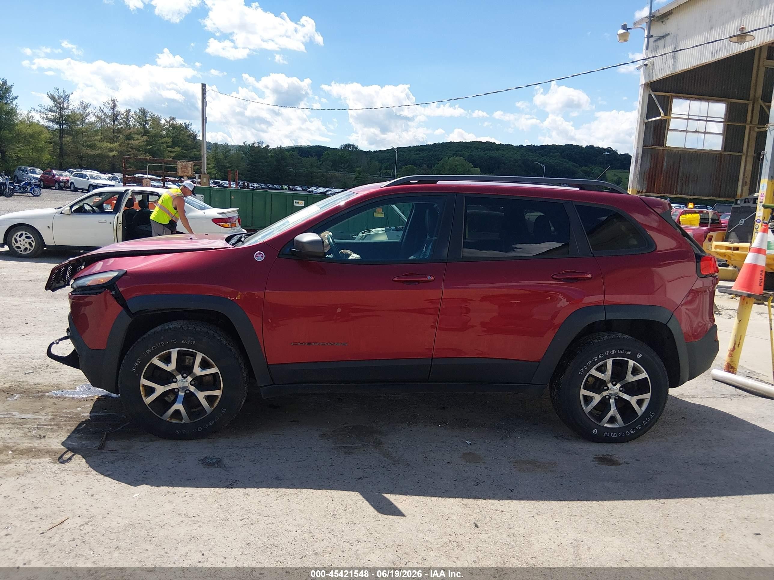 2015 Jeep Cherokee Trailhawk Burgundy vin: 1C4PJMBS8FW785410