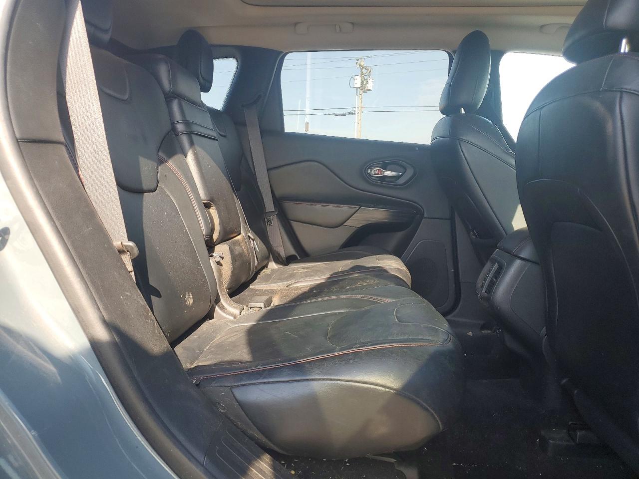 2014 Jeep Cherokee Trailhawk Gray vin: 1C4PJMBS9EW187082
