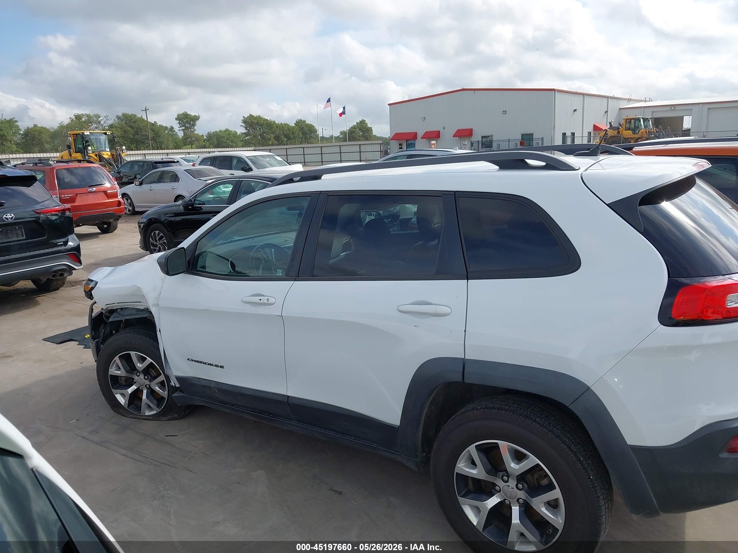 2014 Jeep Cherokee Trailhawk White vin: 1C4PJMBS9EW255977