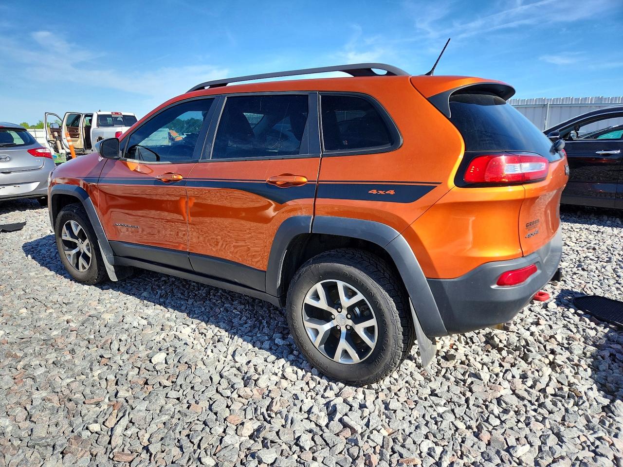 2014 Jeep Cherokee Trailhawk Orange vin: 1C4PJMBS9EW258314