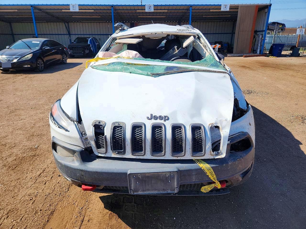 2014 Jeep Cherokee Trailhawk White vin: 1C4PJMBS9EW317023
