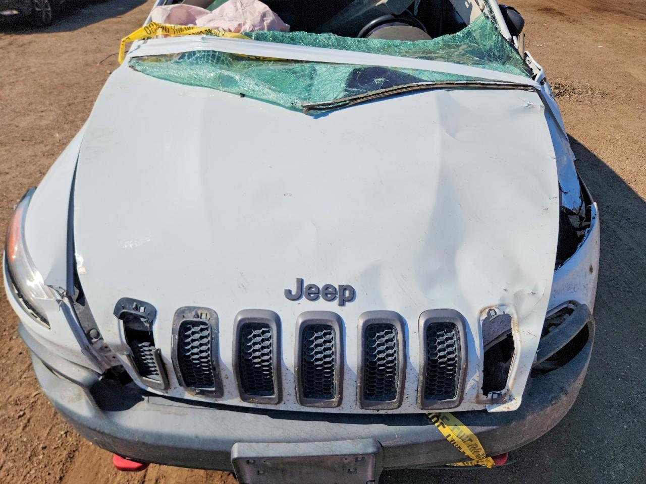 2014 Jeep Cherokee Trailhawk White vin: 1C4PJMBS9EW317023