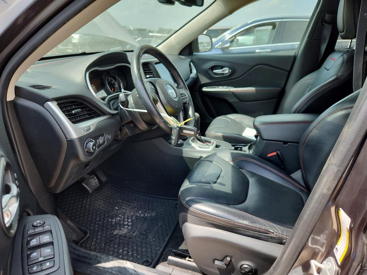 2015 Jeep Cherokee Trailhawk Gray vin: 1C4PJMBS9FW703913