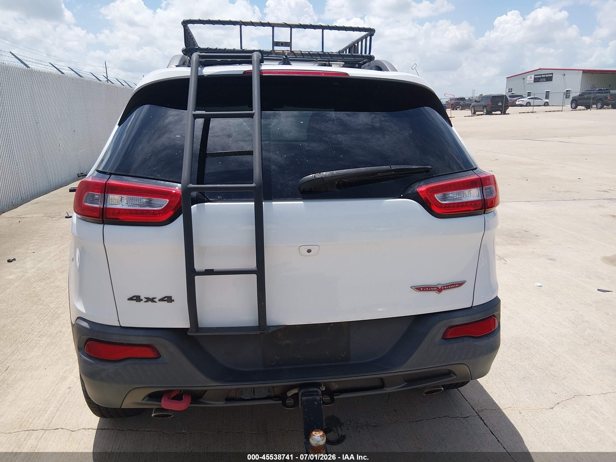 2015 Jeep Cherokee Trailhawk White vin: 1C4PJMBS9FW758829