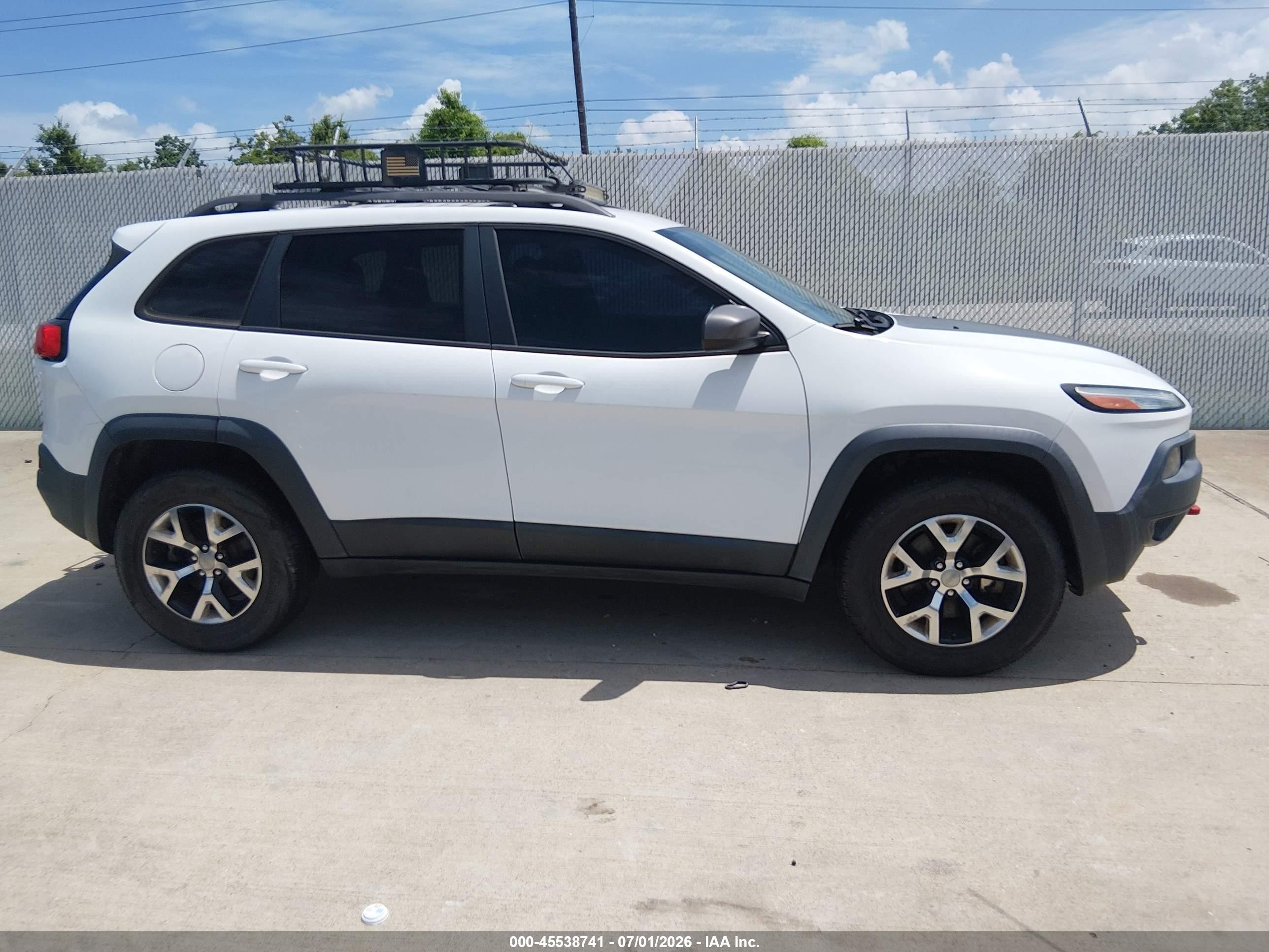 2015 Jeep Cherokee Trailhawk White vin: 1C4PJMBS9FW758829