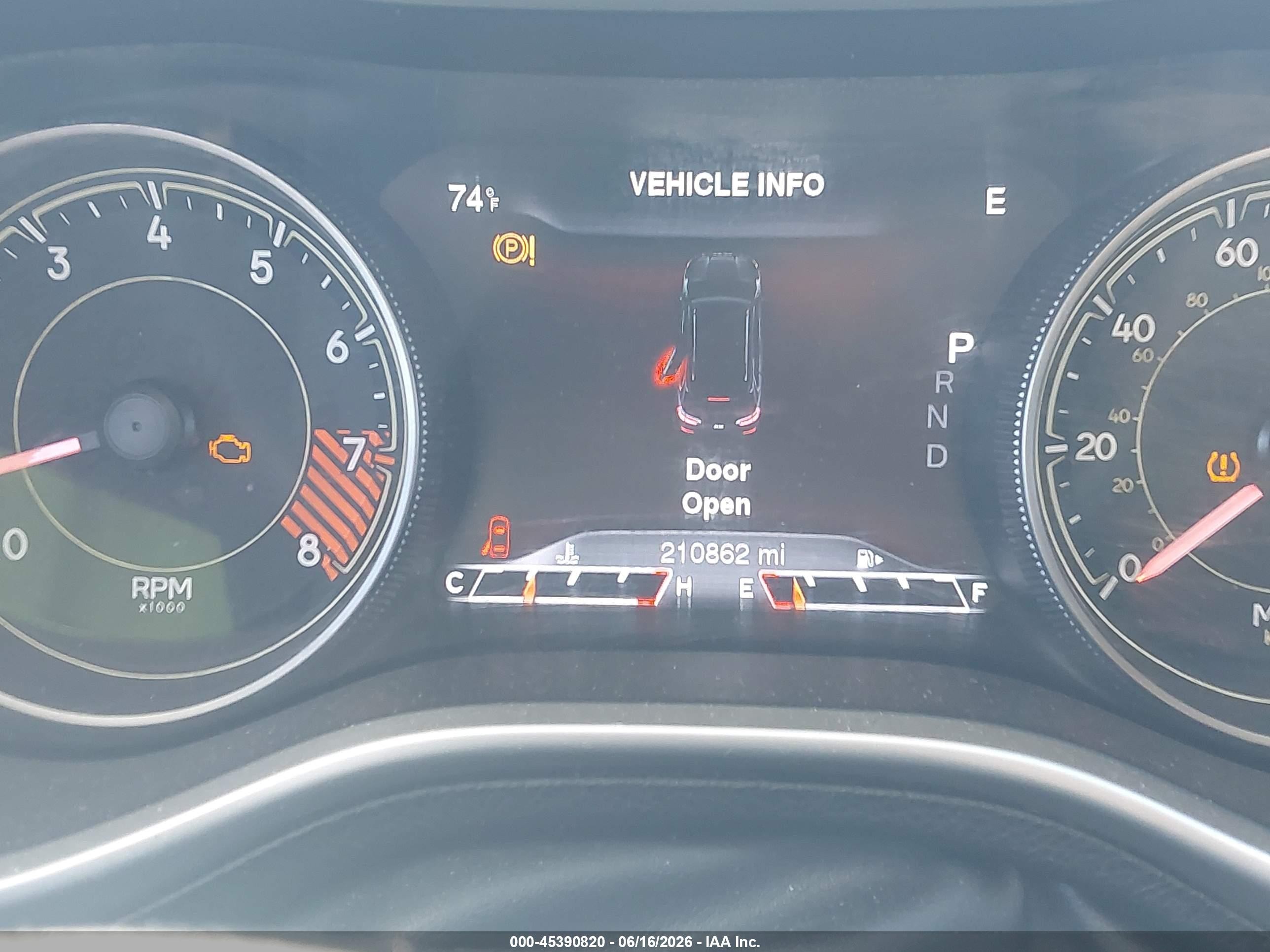 2014 Jeep Cherokee Trailhawk White vin: 1C4PJMBSXEW128302