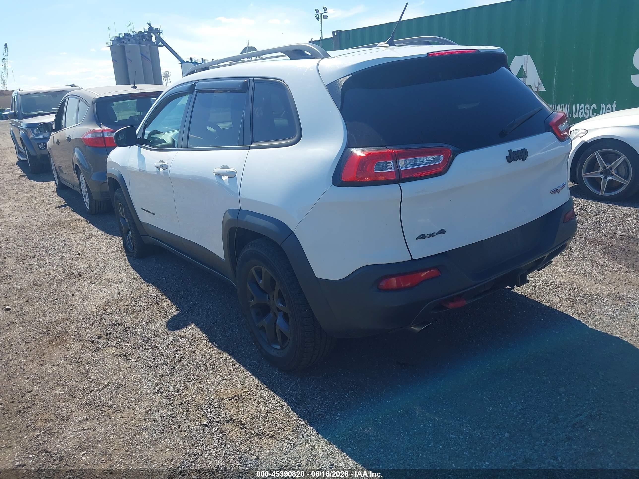 2014 Jeep Cherokee Trailhawk White vin: 1C4PJMBSXEW128302