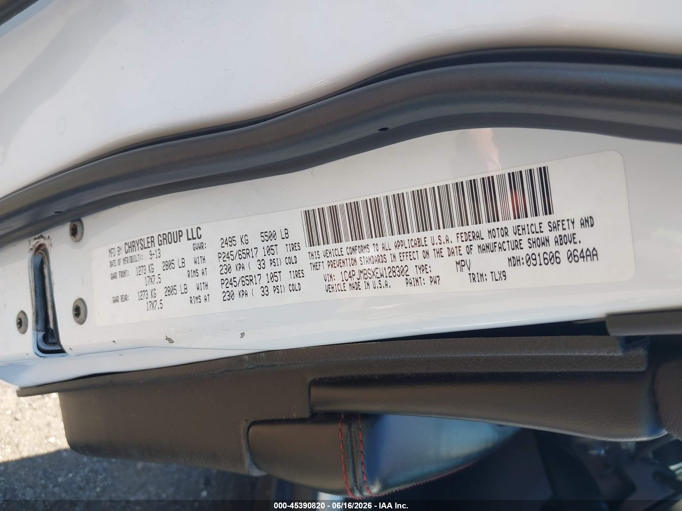 2014 Jeep Cherokee Trailhawk White vin: 1C4PJMBSXEW128302