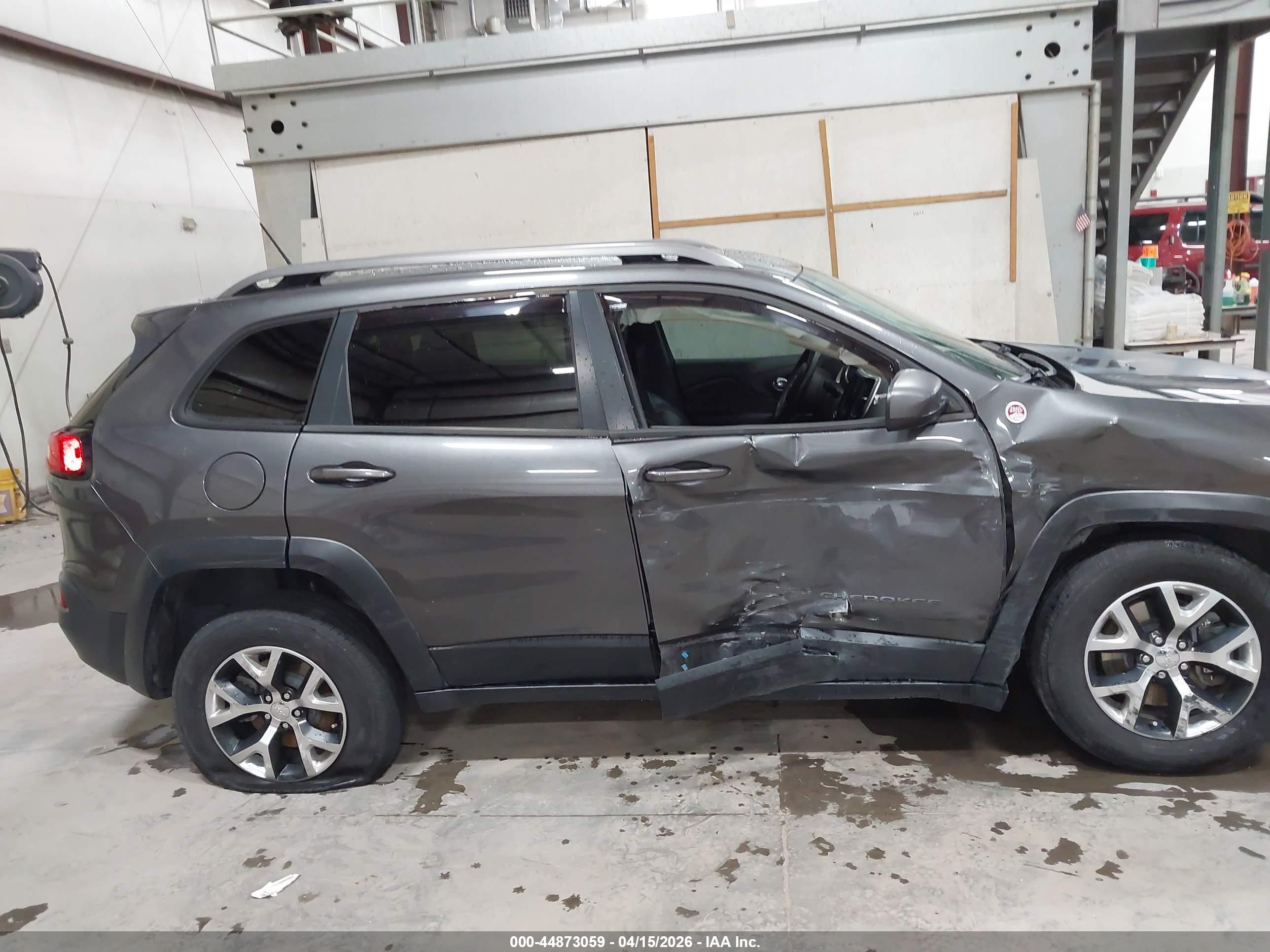 2014 Jeep Cherokee Trailhawk Gray vin: 1C4PJMBSXEW150204