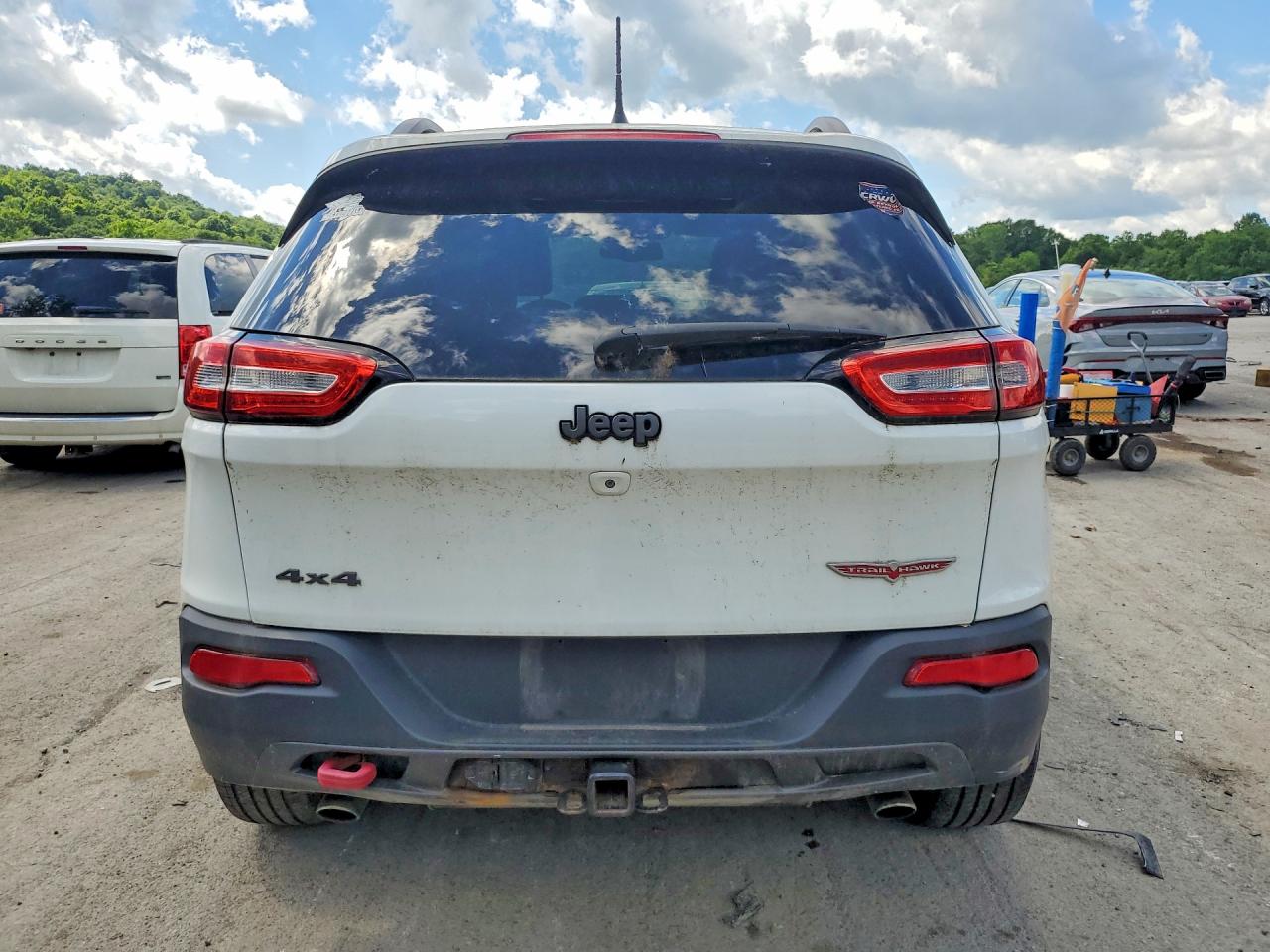 2014 Jeep Cherokee Trailhawk White vin: 1C4PJMBSXEW153314