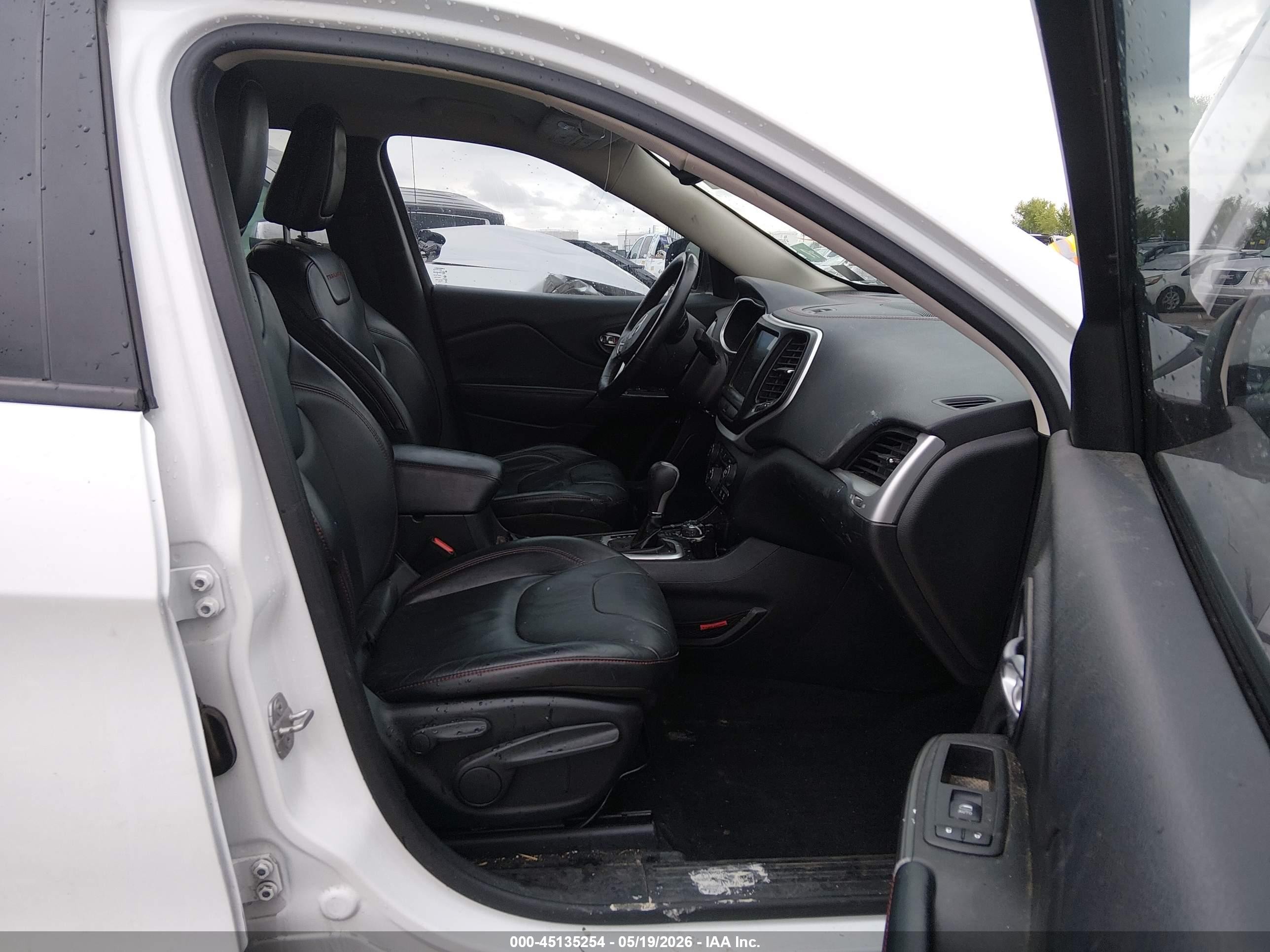 2014 Jeep Cherokee Trailhawk White vin: 1C4PJMBSXEW216220
