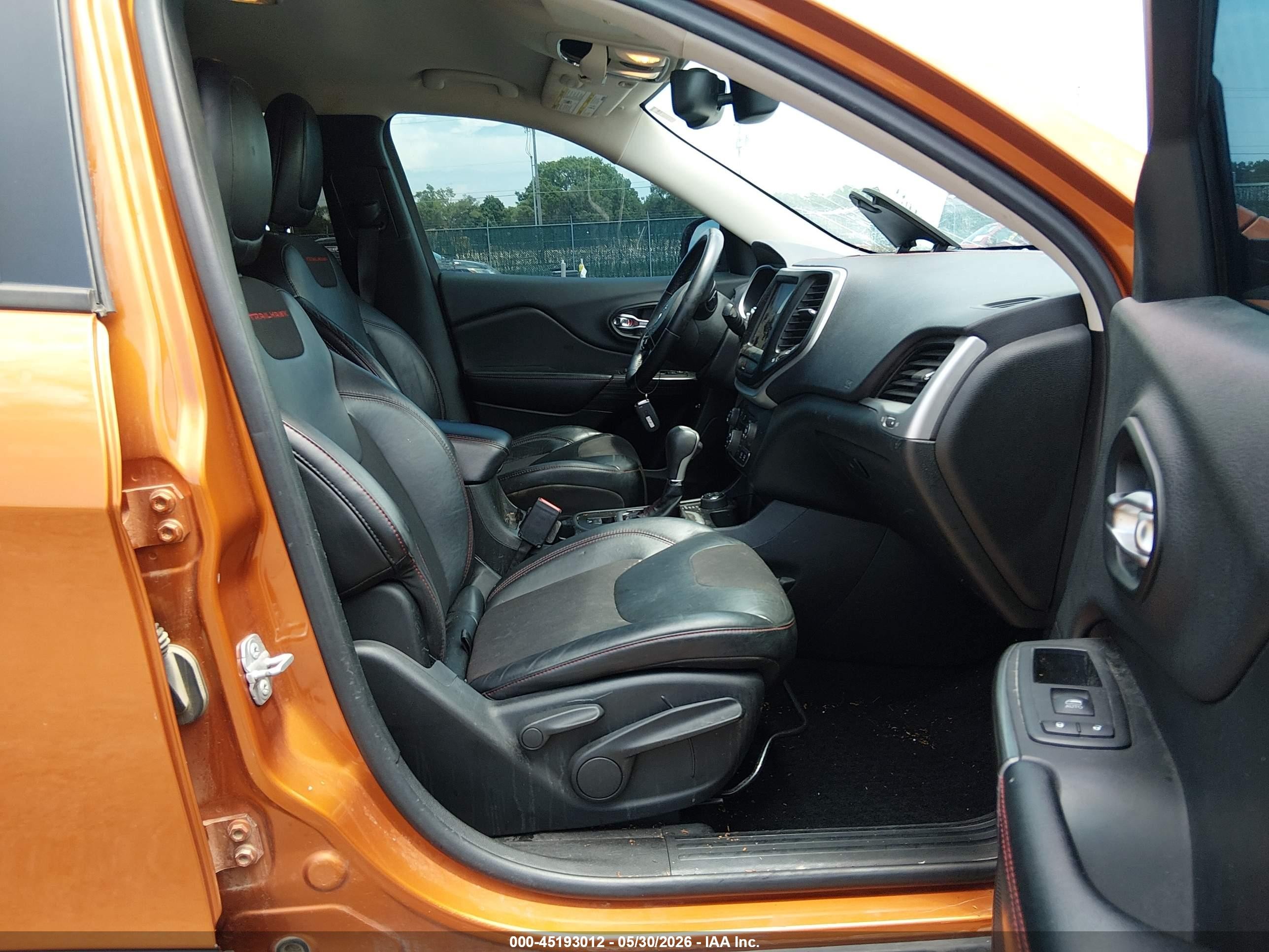 2014 Jeep Cherokee Trailhawk Orange vin: 1C4PJMBSXEW251646