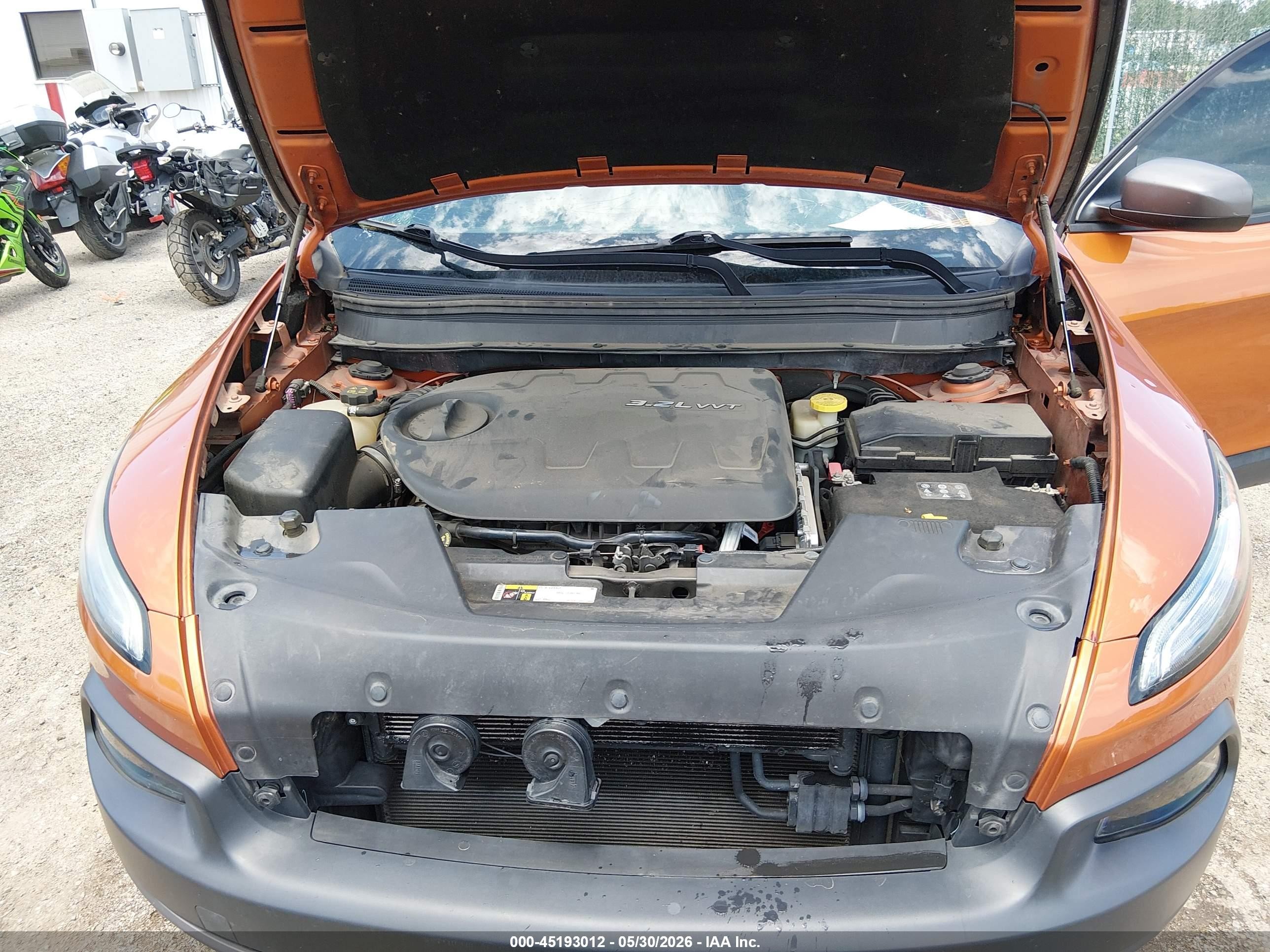 2014 Jeep Cherokee Trailhawk Orange vin: 1C4PJMBSXEW251646