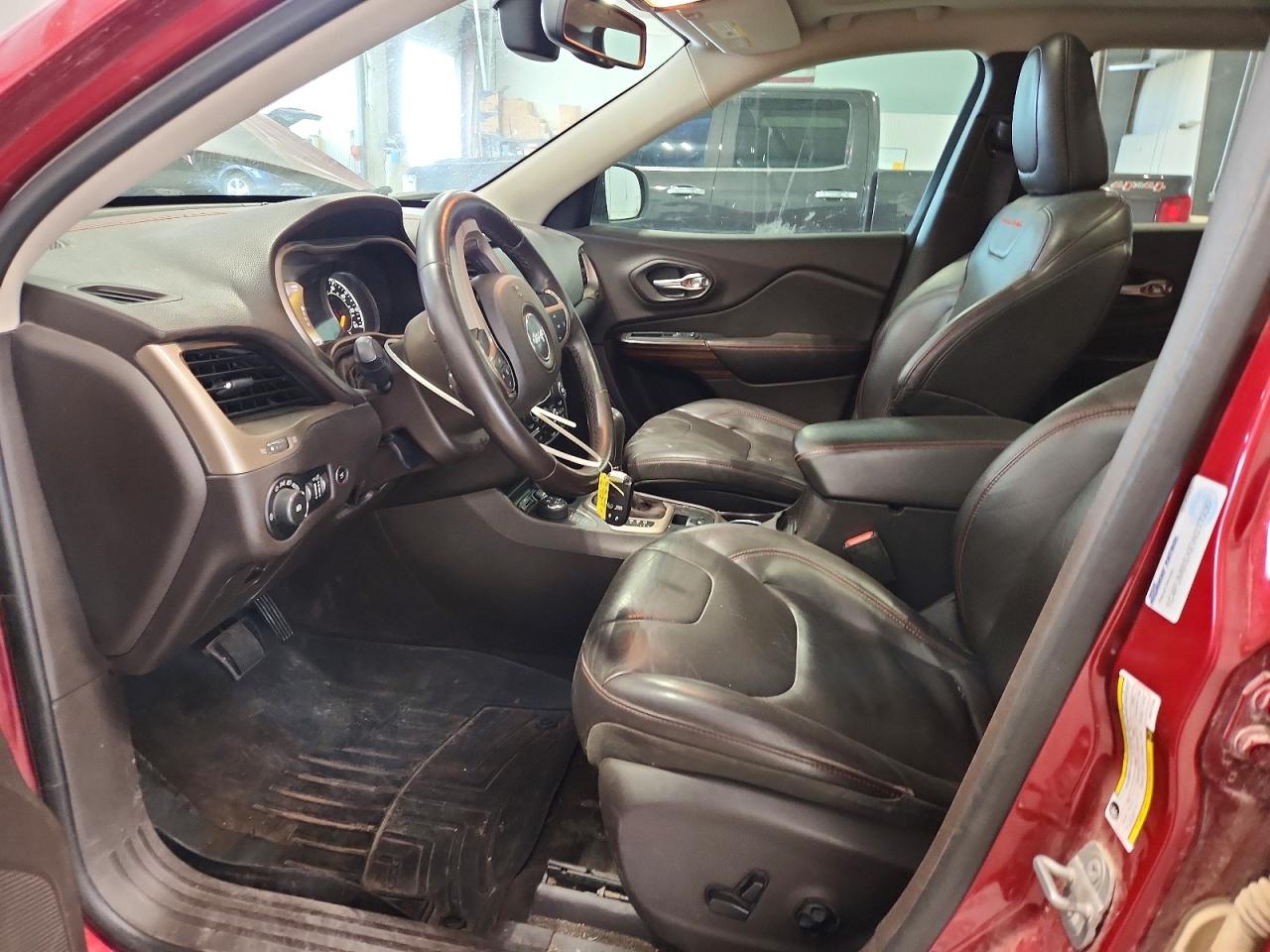 2014 Jeep Cherokee Trailhawk Burgundy vin: 1C4PJMBSXEW277230