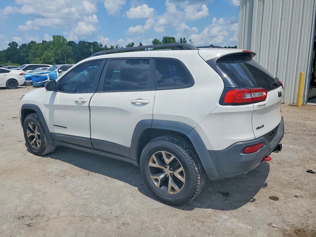 2015 Jeep Cherokee Trailhawk White vin: 1C4PJMBSXFW552029