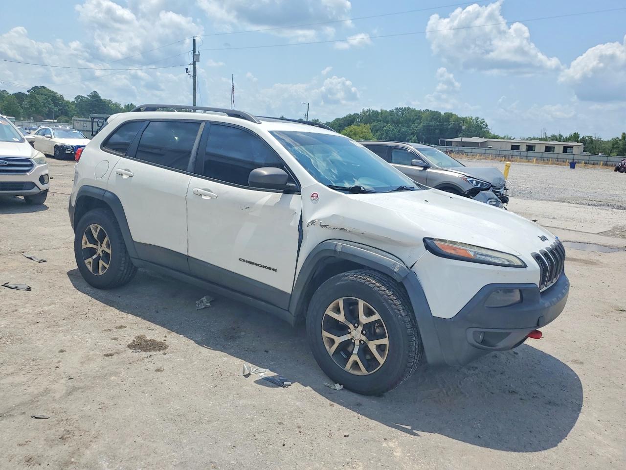 2015 Jeep Cherokee Trailhawk White vin: 1C4PJMBSXFW552029