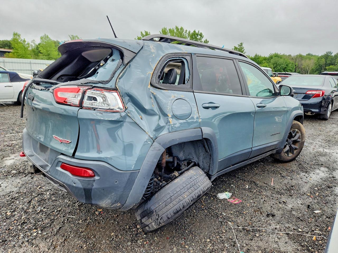 2015 Jeep Cherokee Trailhawk Gray vin: 1C4PJMBSXFW619972