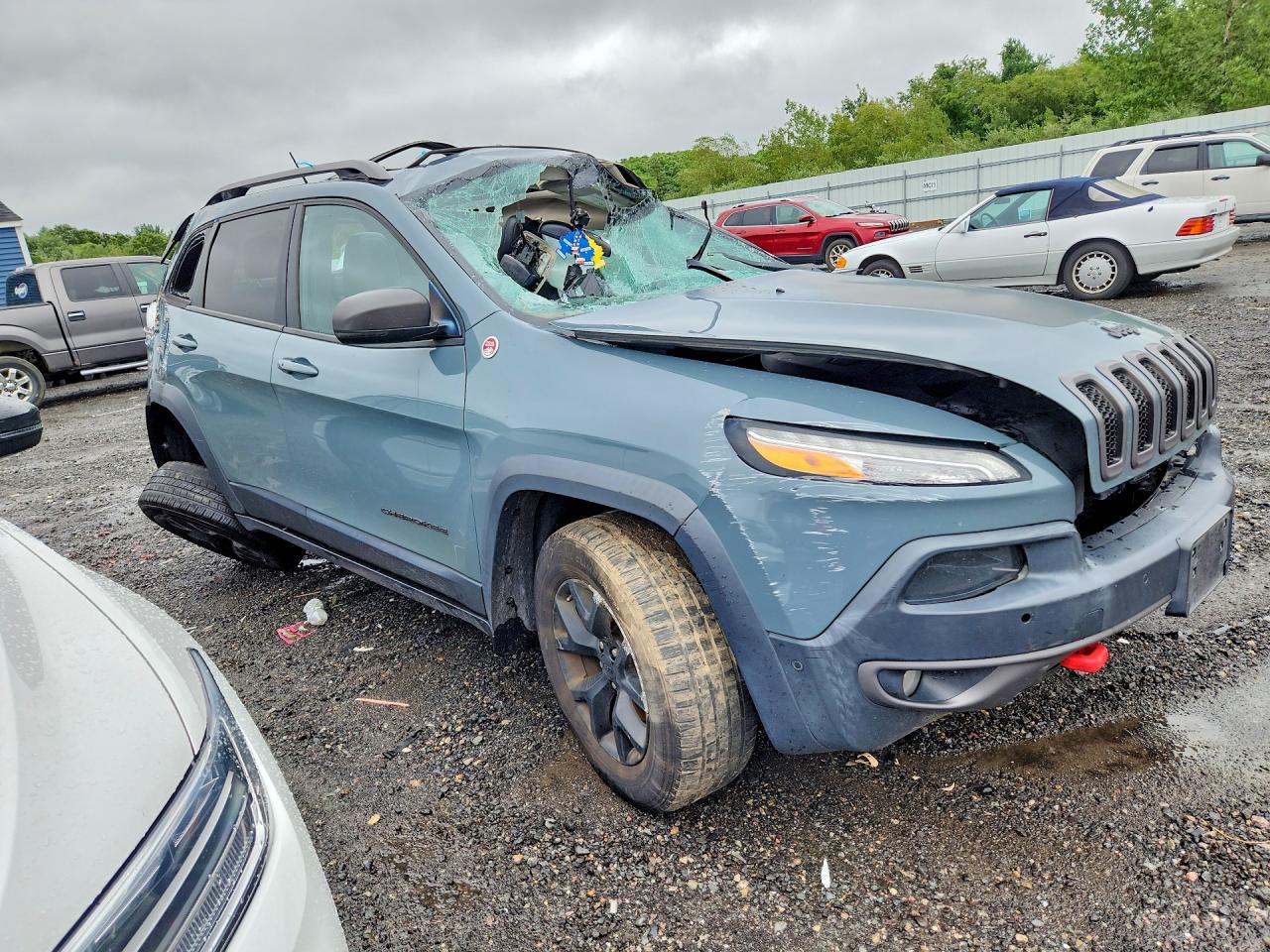 2015 Jeep Cherokee Trailhawk Gray vin: 1C4PJMBSXFW619972