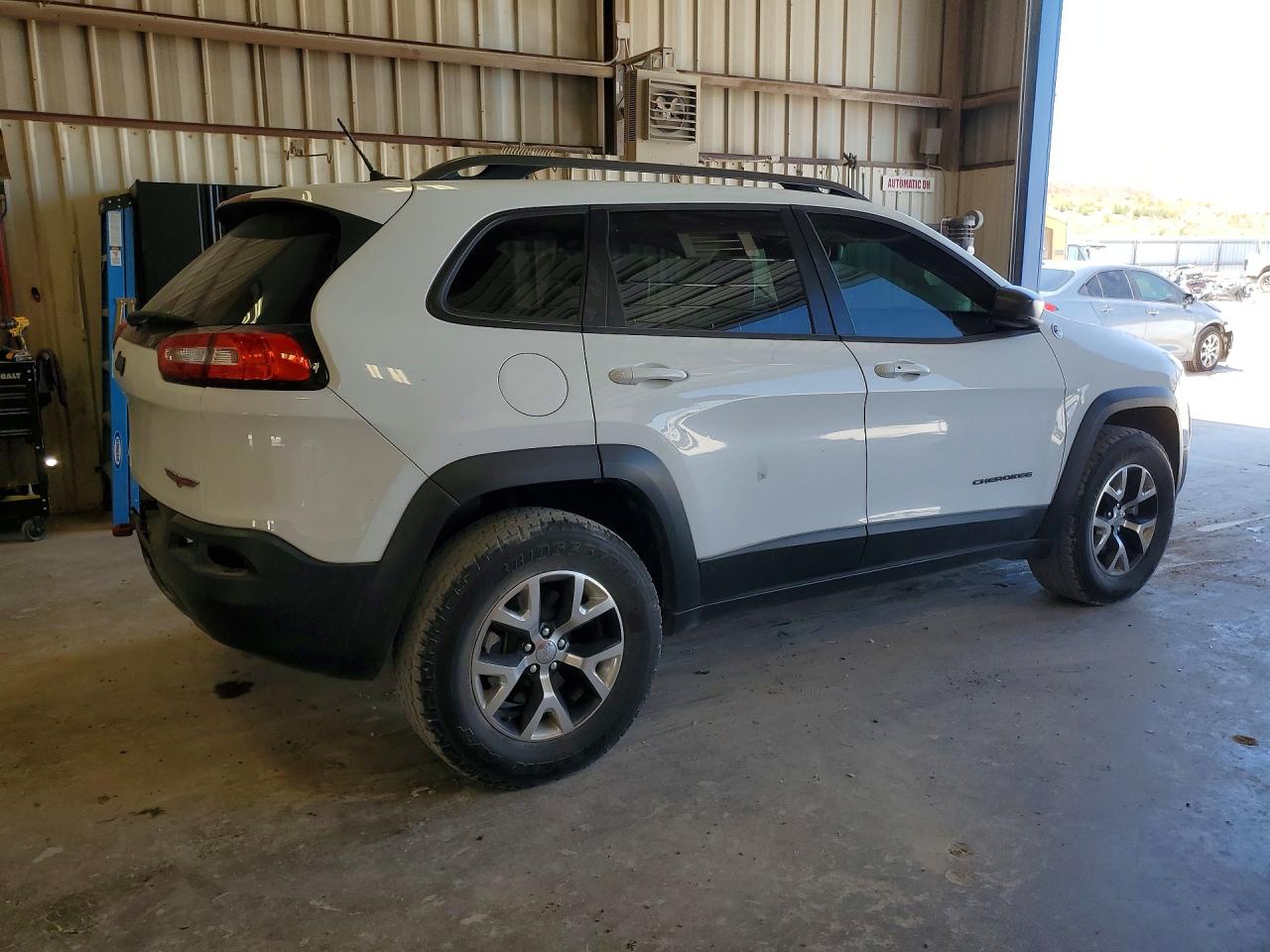 2015 Jeep Cherokee Trailhawk Белый vin: 1C4PJMBSXFW626873
