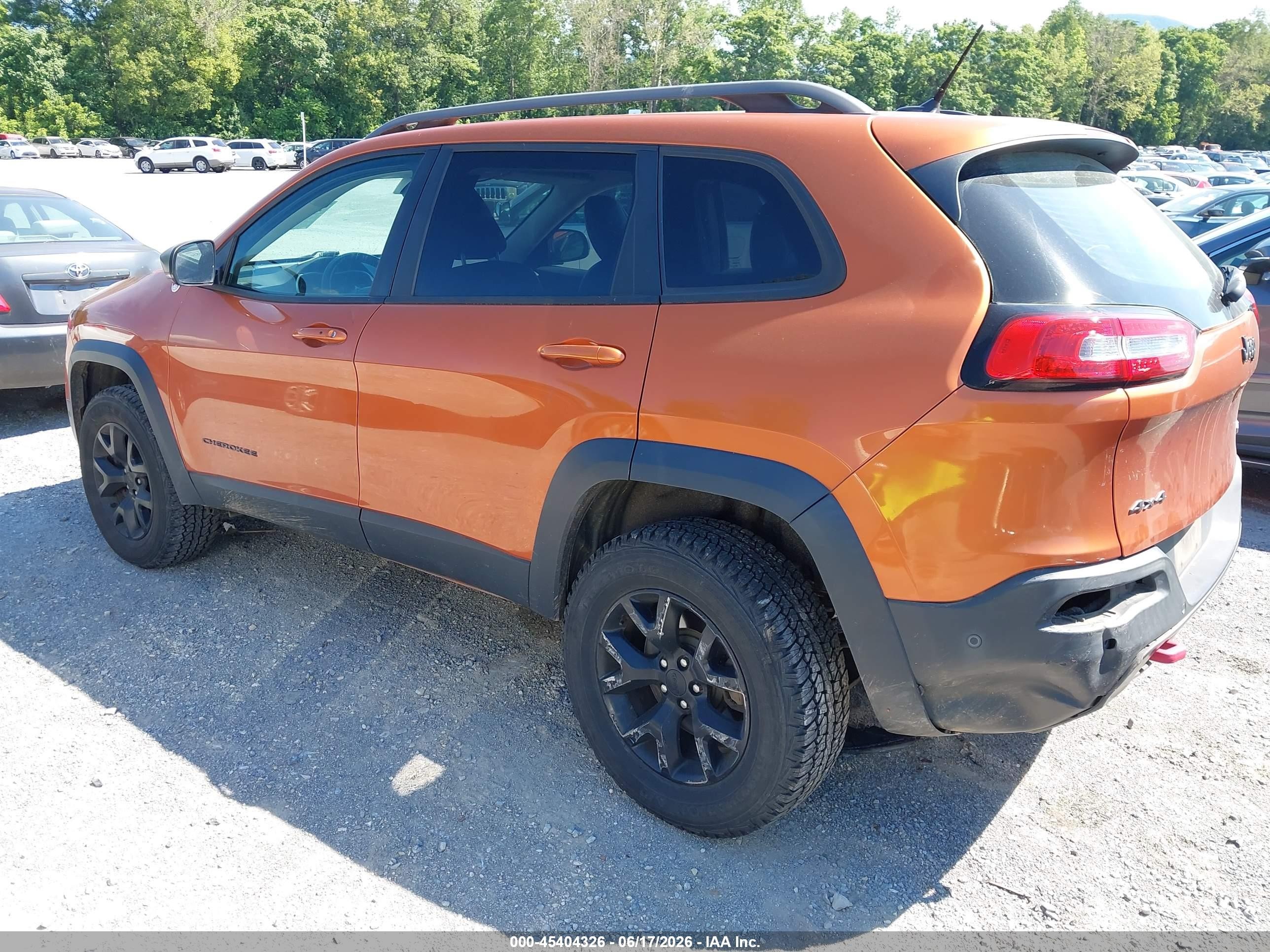 2015 Jeep Cherokee Trailhawk Orange vin: 1C4PJMBSXFW644063