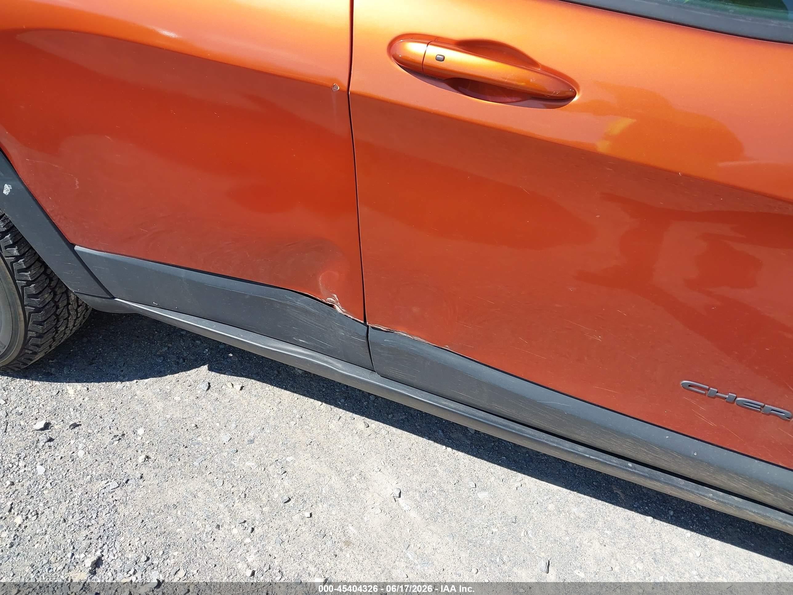 2015 Jeep Cherokee Trailhawk Orange vin: 1C4PJMBSXFW644063