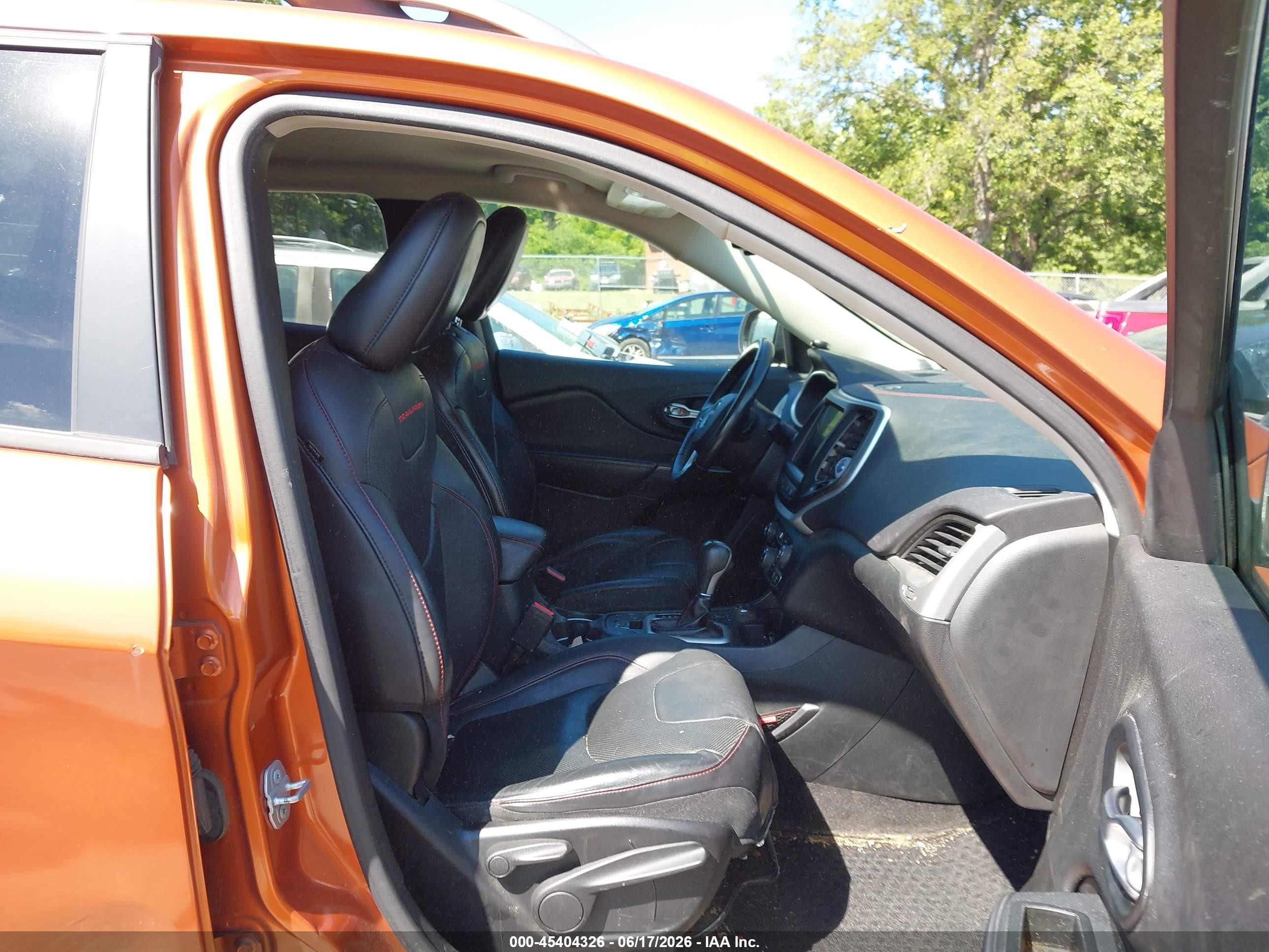 2015 Jeep Cherokee Trailhawk Orange vin: 1C4PJMBSXFW644063
