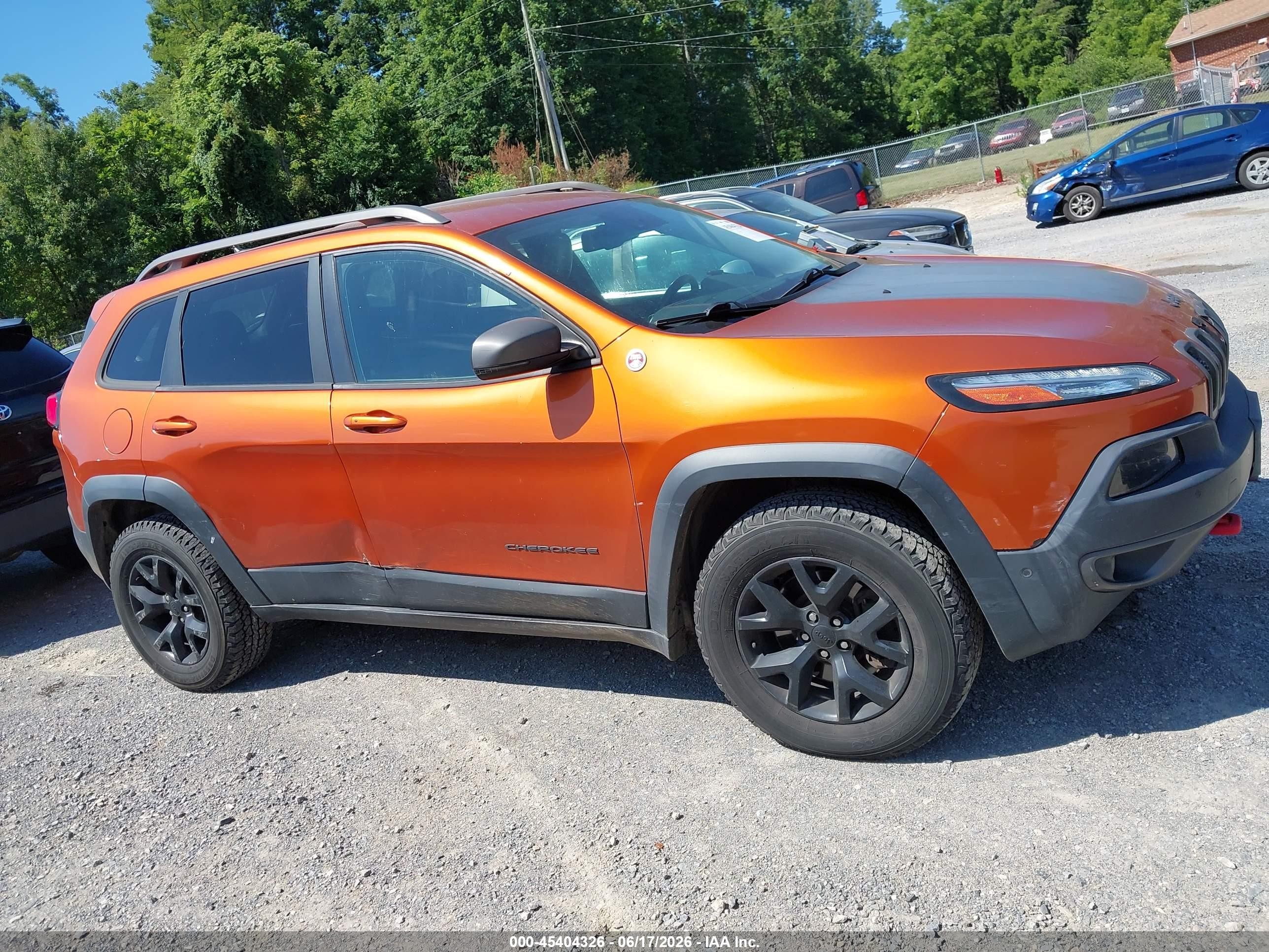 2015 Jeep Cherokee Trailhawk Orange vin: 1C4PJMBSXFW644063