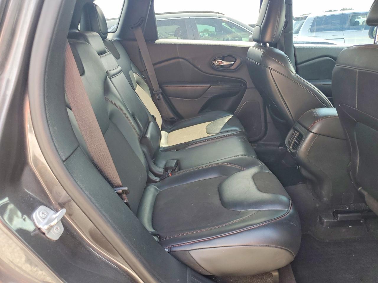 2015 Jeep Cherokee Trailhawk Gray vin: 1C4PJMBSXFW729632