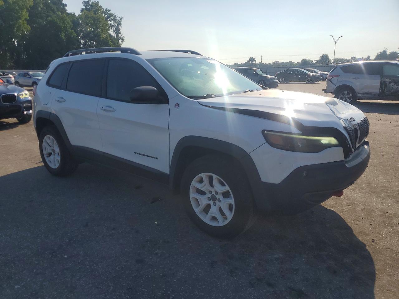 2019 Jeep Cherokee Trailhawk White vin: 1C4PJMBX0KD347112