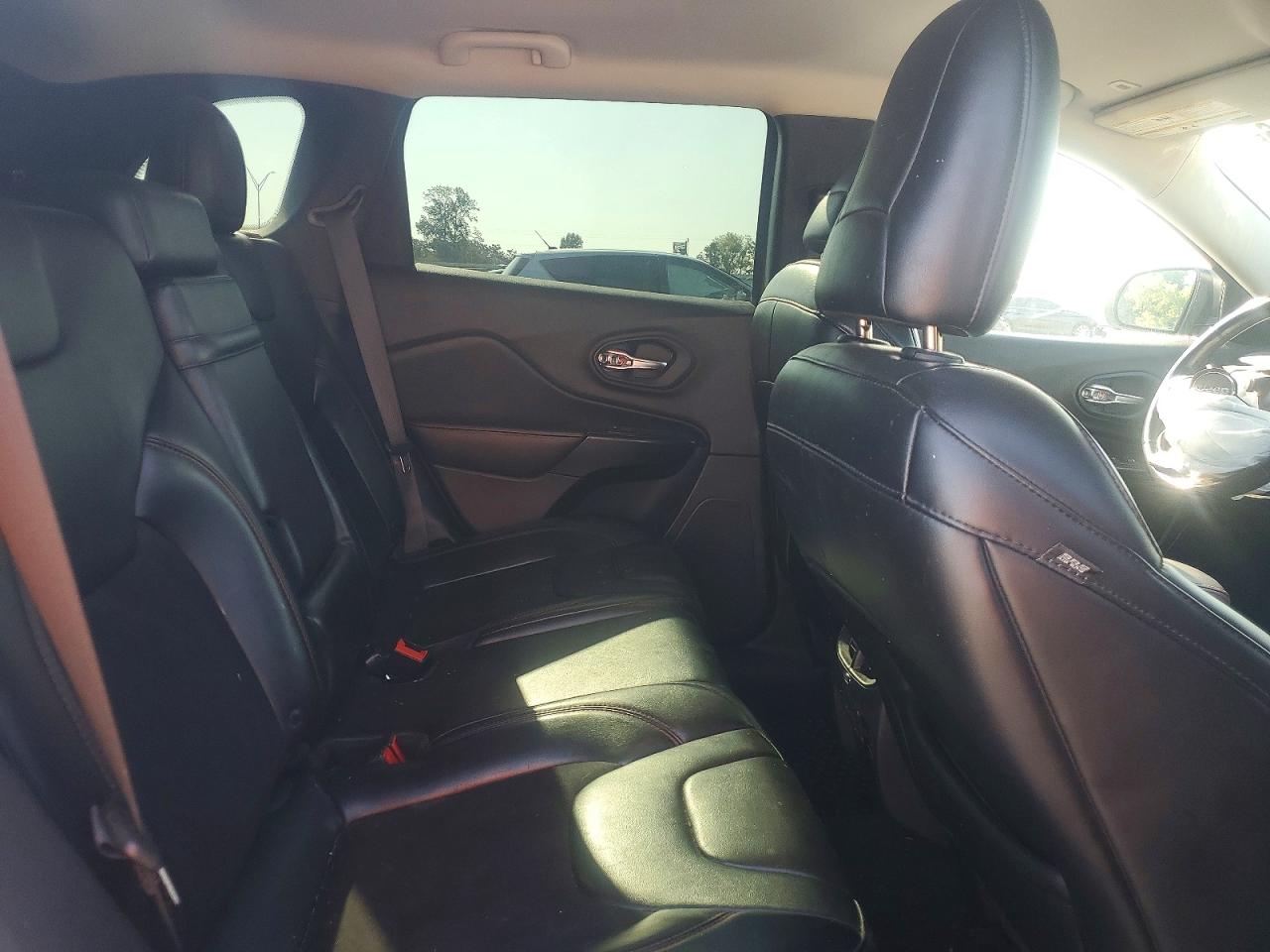 2019 Jeep Cherokee Trailhawk White vin: 1C4PJMBX0KD347112
