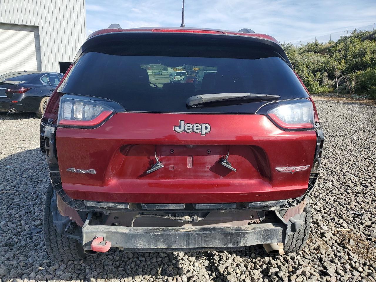 2019 Jeep Cherokee Trailhawk Burgundy vin: 1C4PJMBX1KD440740