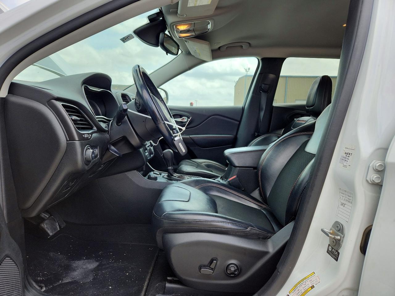 2021 Jeep Cherokee Trailhawk White vin: 1C4PJMBX1MD172002