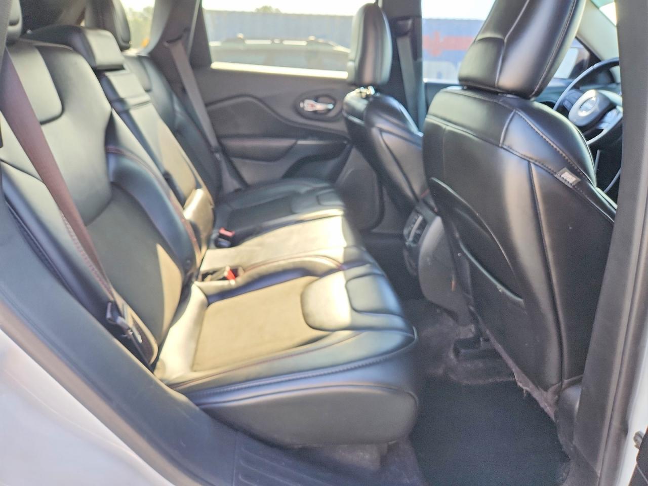 2019 Jeep Cherokee Trailhawk White vin: 1C4PJMBX2KD345880