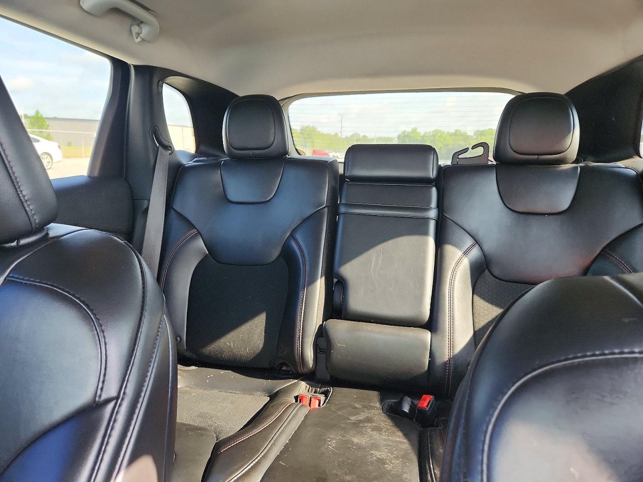 2019 Jeep Cherokee Trailhawk White vin: 1C4PJMBX2KD345880