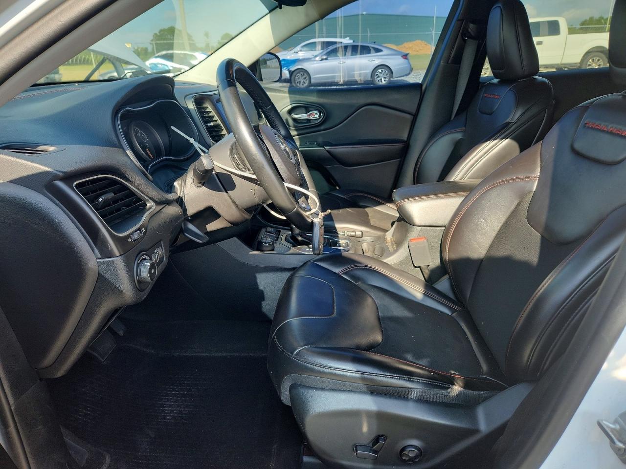 2019 Jeep Cherokee Trailhawk White vin: 1C4PJMBX2KD345880