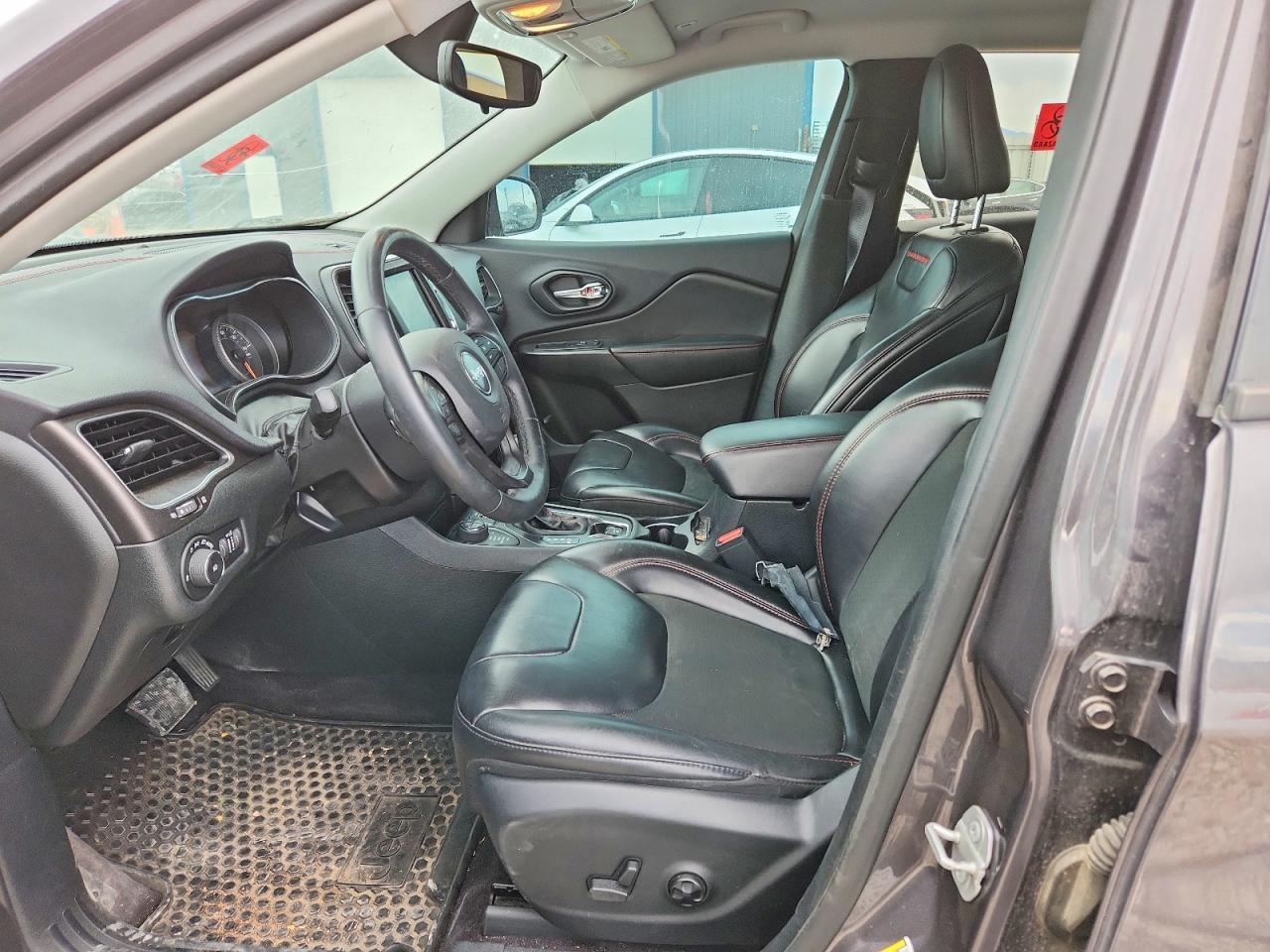 2019 Jeep Cherokee Trailhawk Gray vin: 1C4PJMBX3KD106757