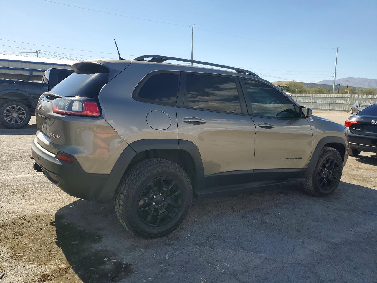 2019 Jeep Cherokee Trailhawk Gray vin: 1C4PJMBX5KD103701