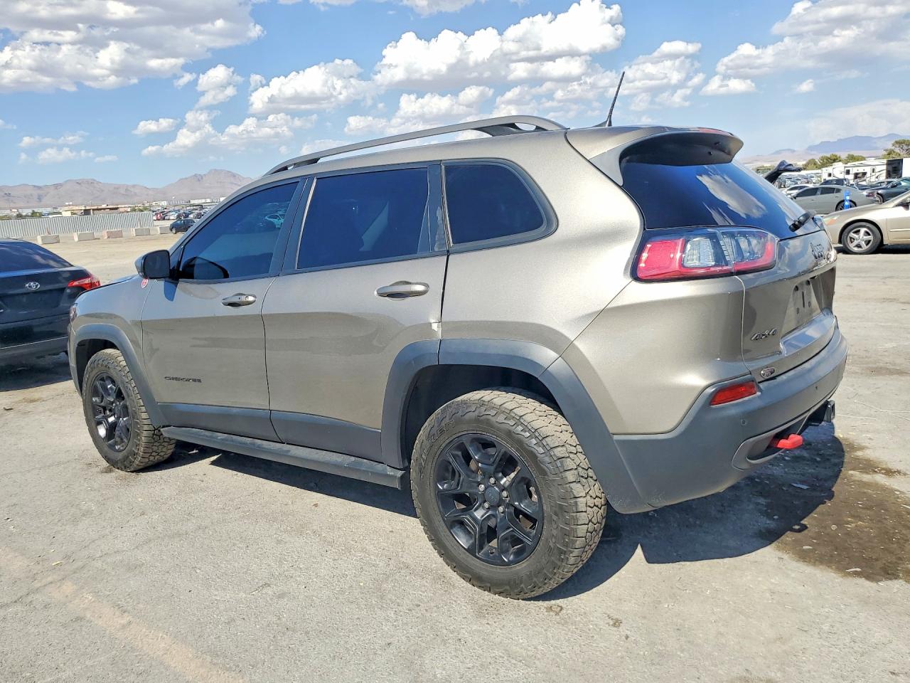 2019 Jeep Cherokee Trailhawk Gray vin: 1C4PJMBX5KD103701