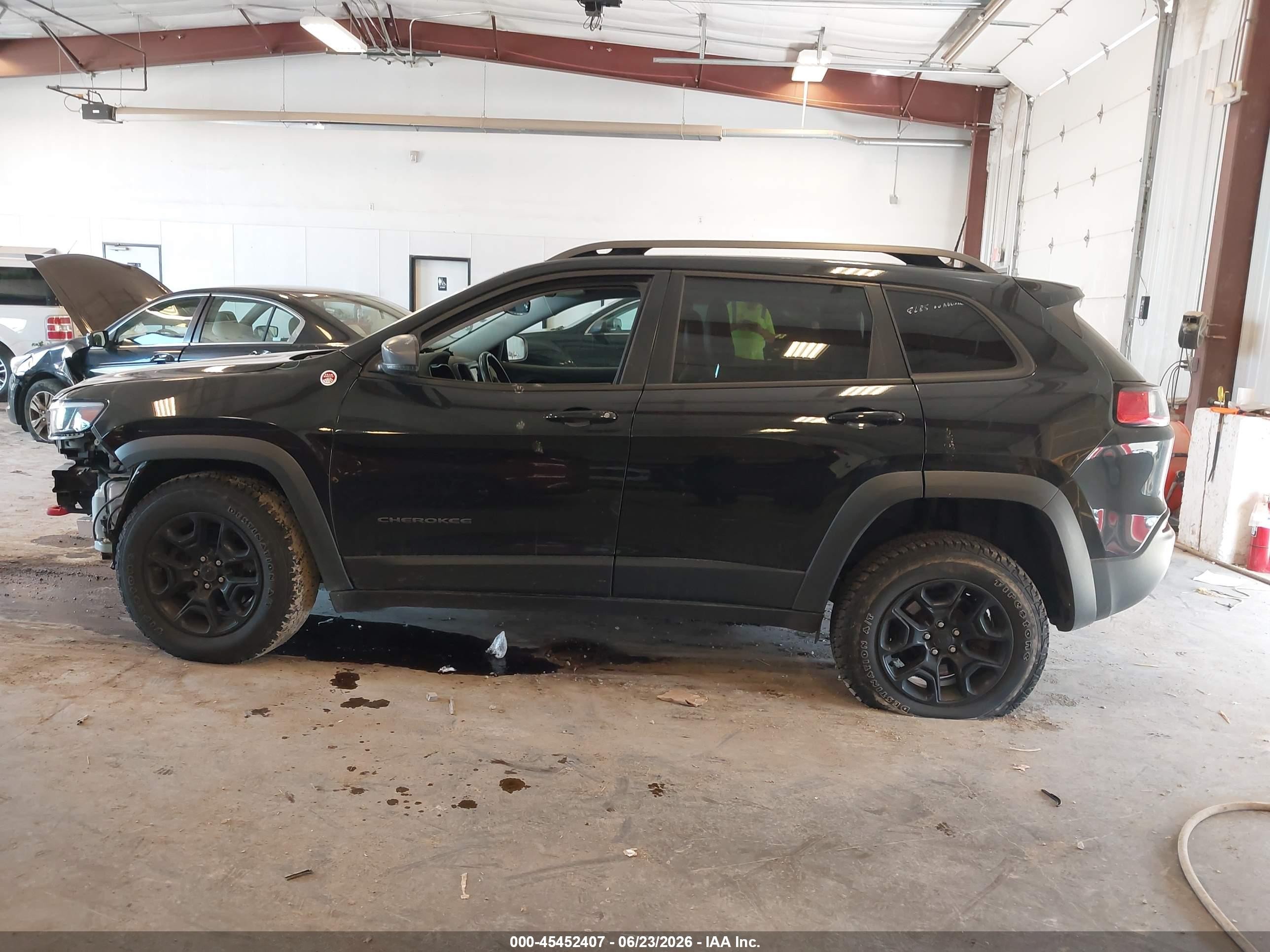2019 Jeep Cherokee Trailhawk Elite 4x4 Черный vin: 1C4PJMBX6KD217562