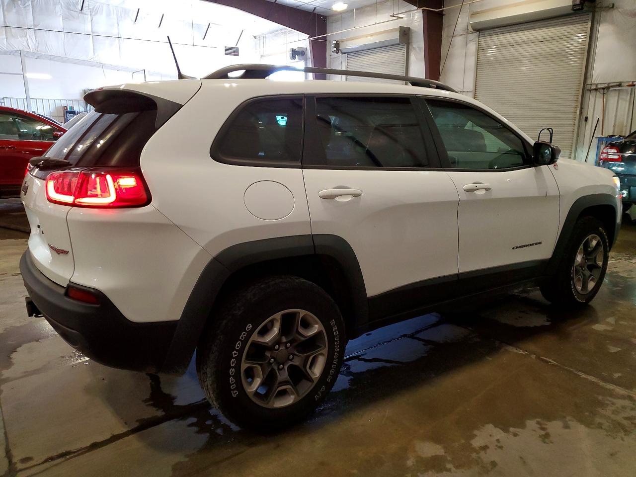 2019 Jeep Cherokee Trailhawk White vin: 1C4PJMBX9KD399337