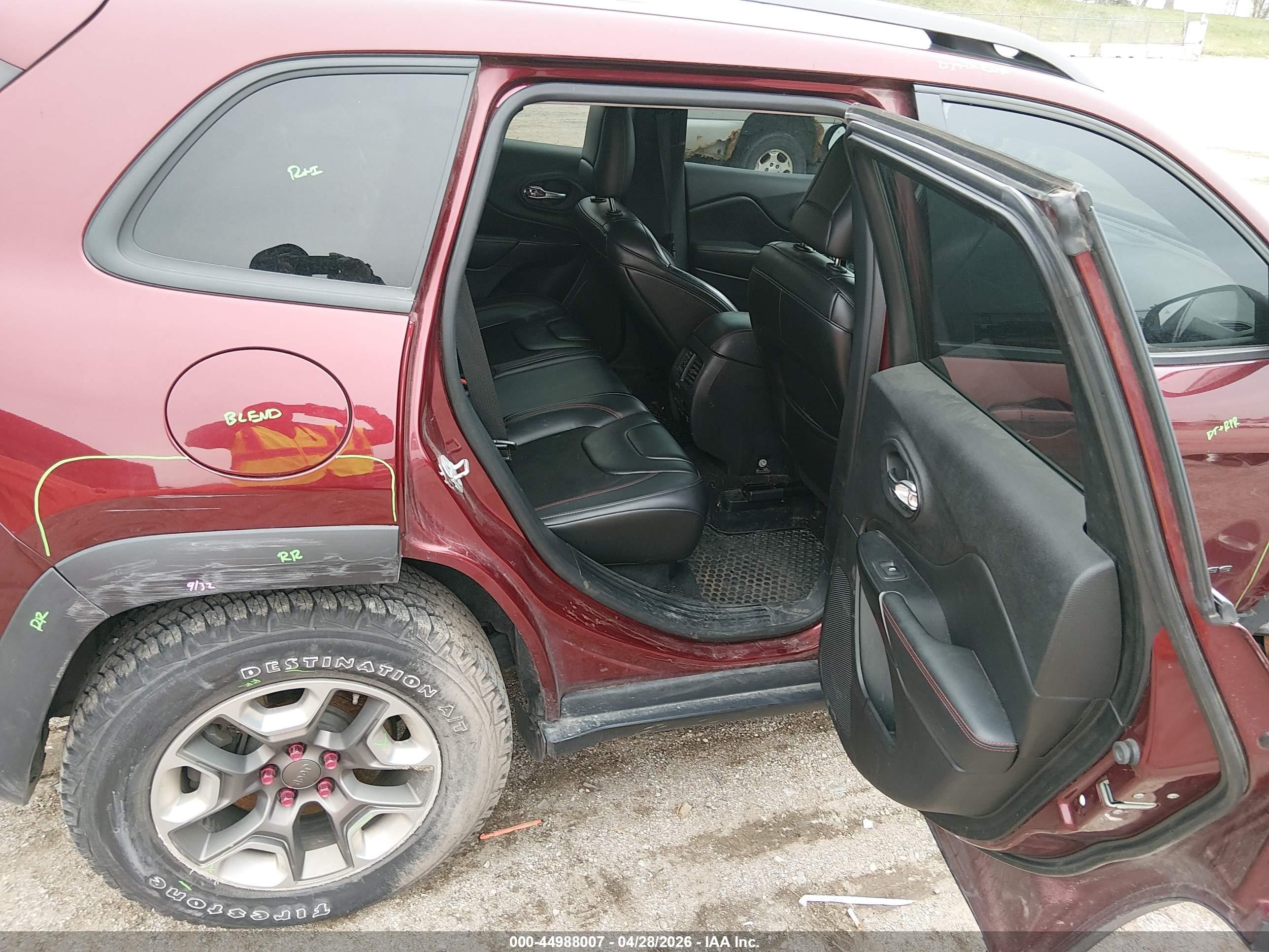 2019 Jeep Cherokee Trailhawk 4x4 Maroon vin: 1C4PJMBXXKD433124