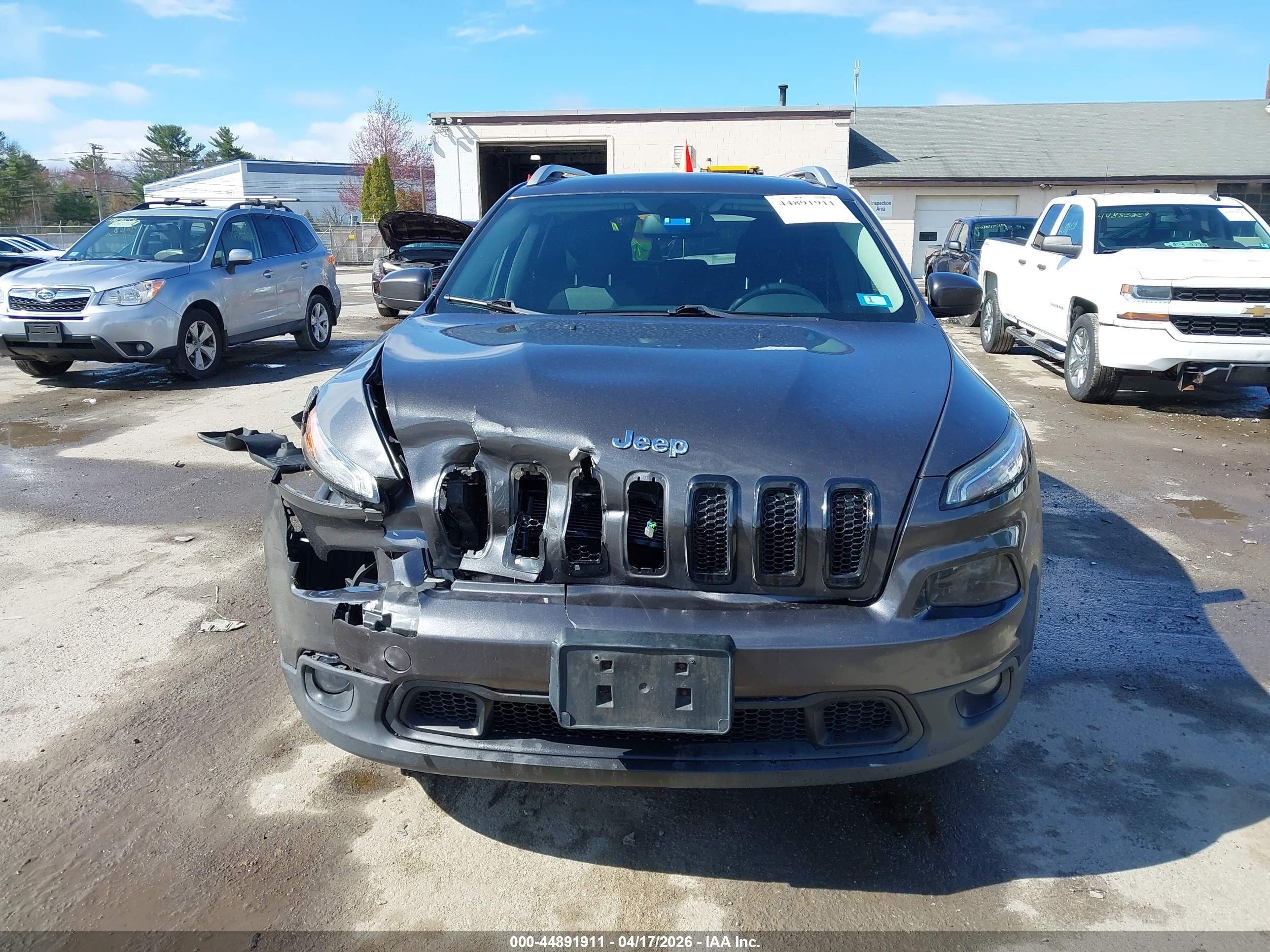 2014 Jeep Cherokee Latitude Gray vin: 1C4PJMCB0EW137895