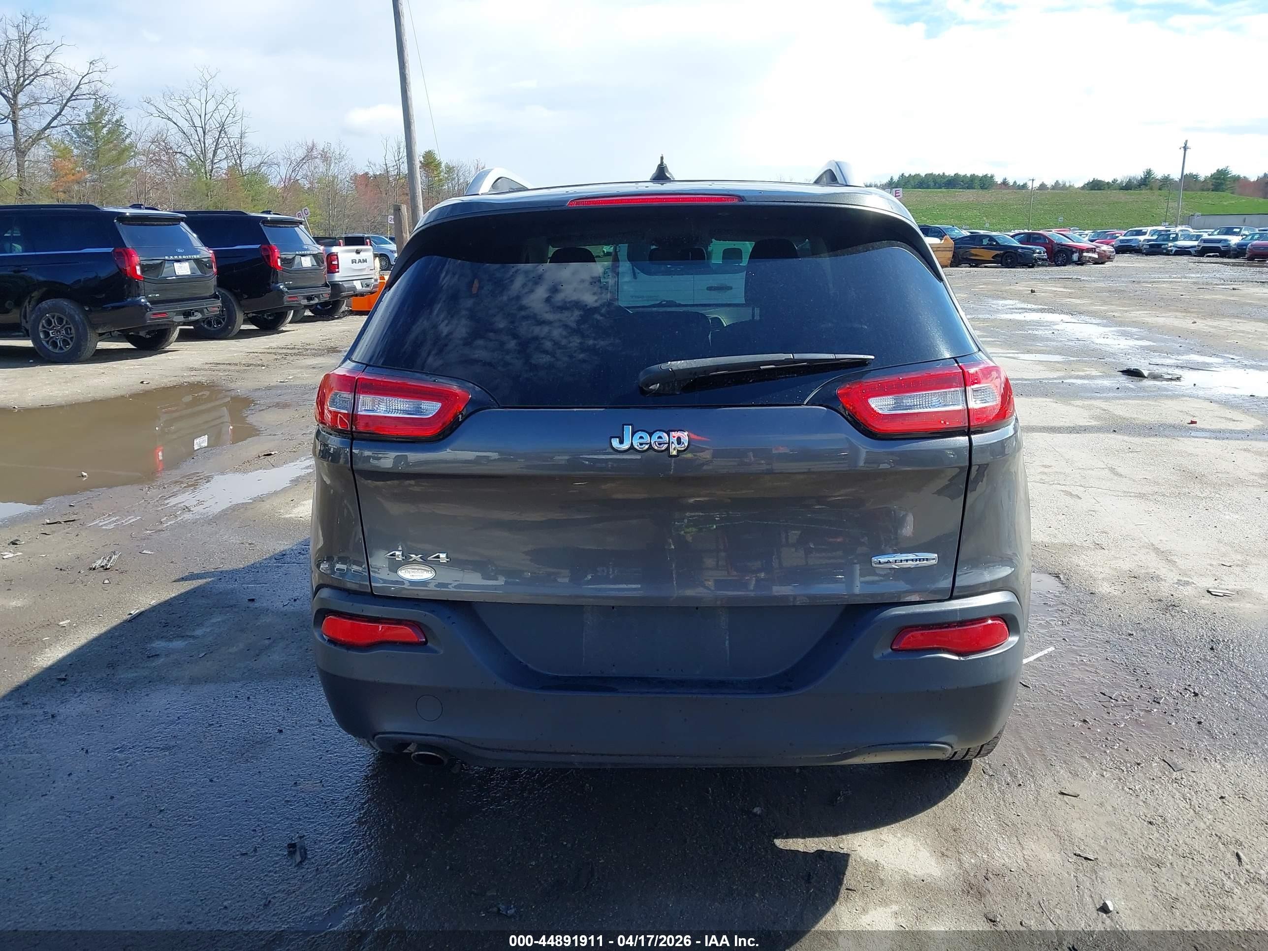 2014 Jeep Cherokee Latitude Gray vin: 1C4PJMCB0EW137895