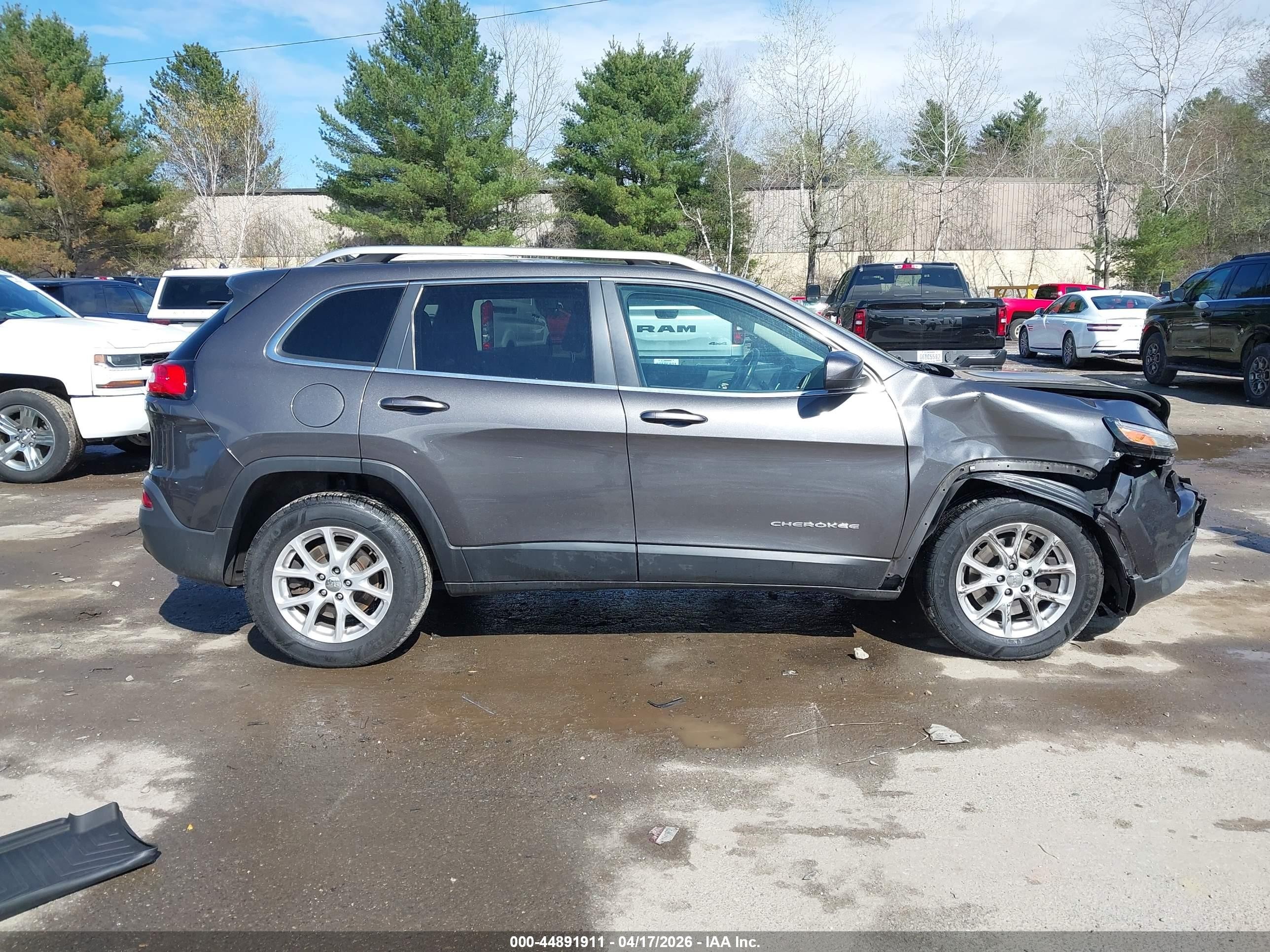 2014 Jeep Cherokee Latitude Gray vin: 1C4PJMCB0EW137895