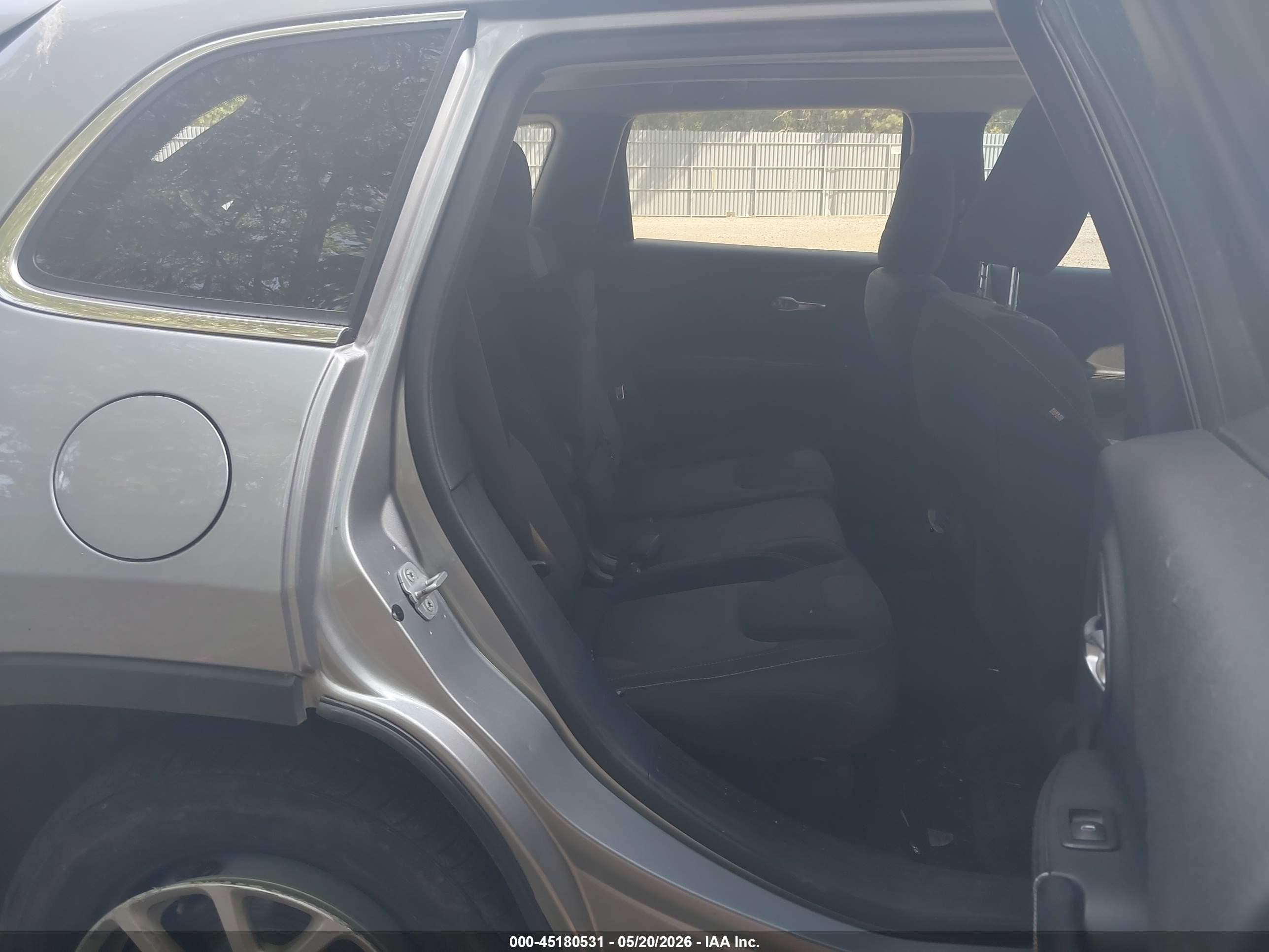 2014 Jeep Cherokee Latitude Silver vin: 1C4PJMCB0EW159718