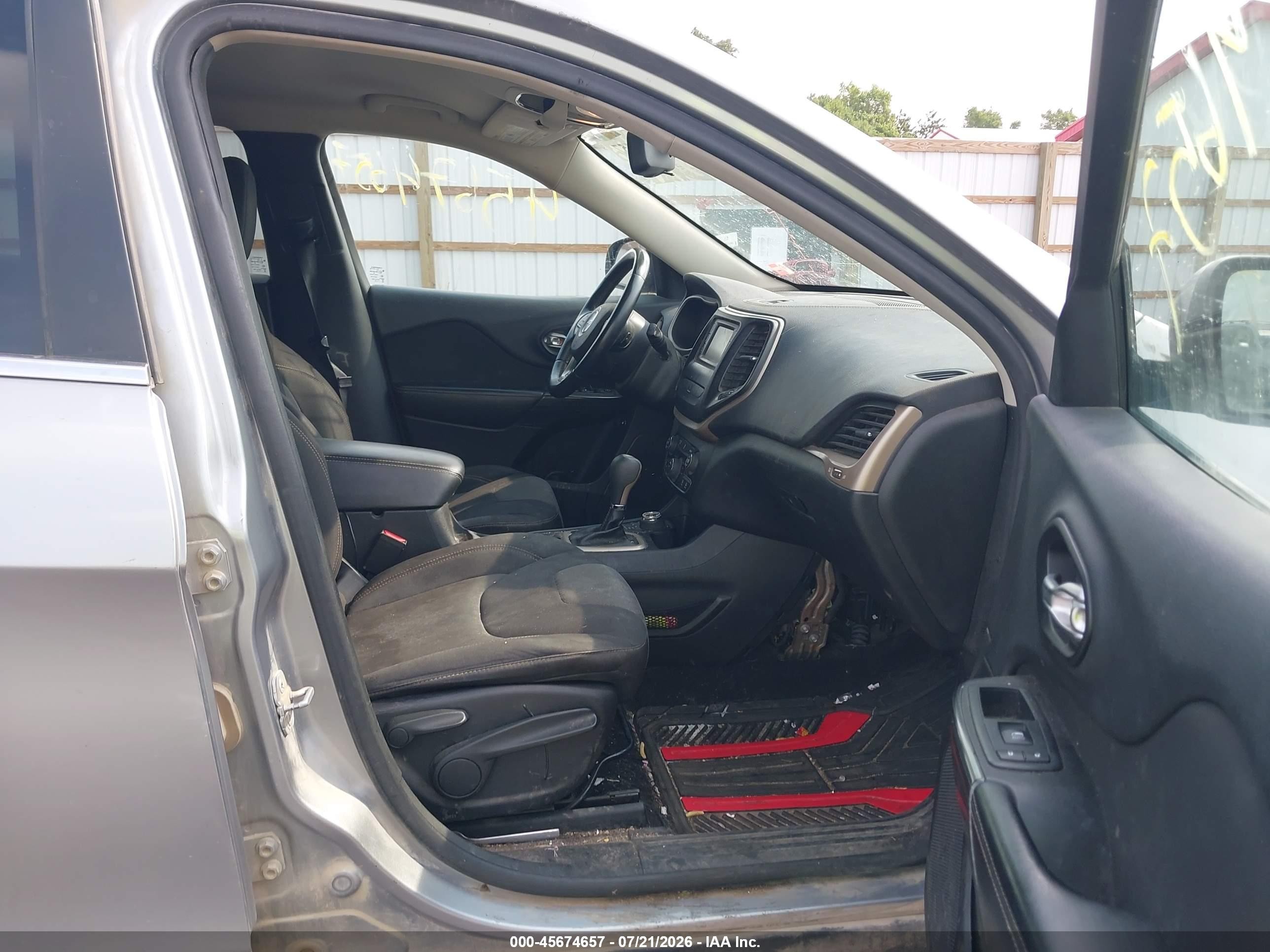 2014 Jeep Cherokee Latitude Silver vin: 1C4PJMCB0EW224485