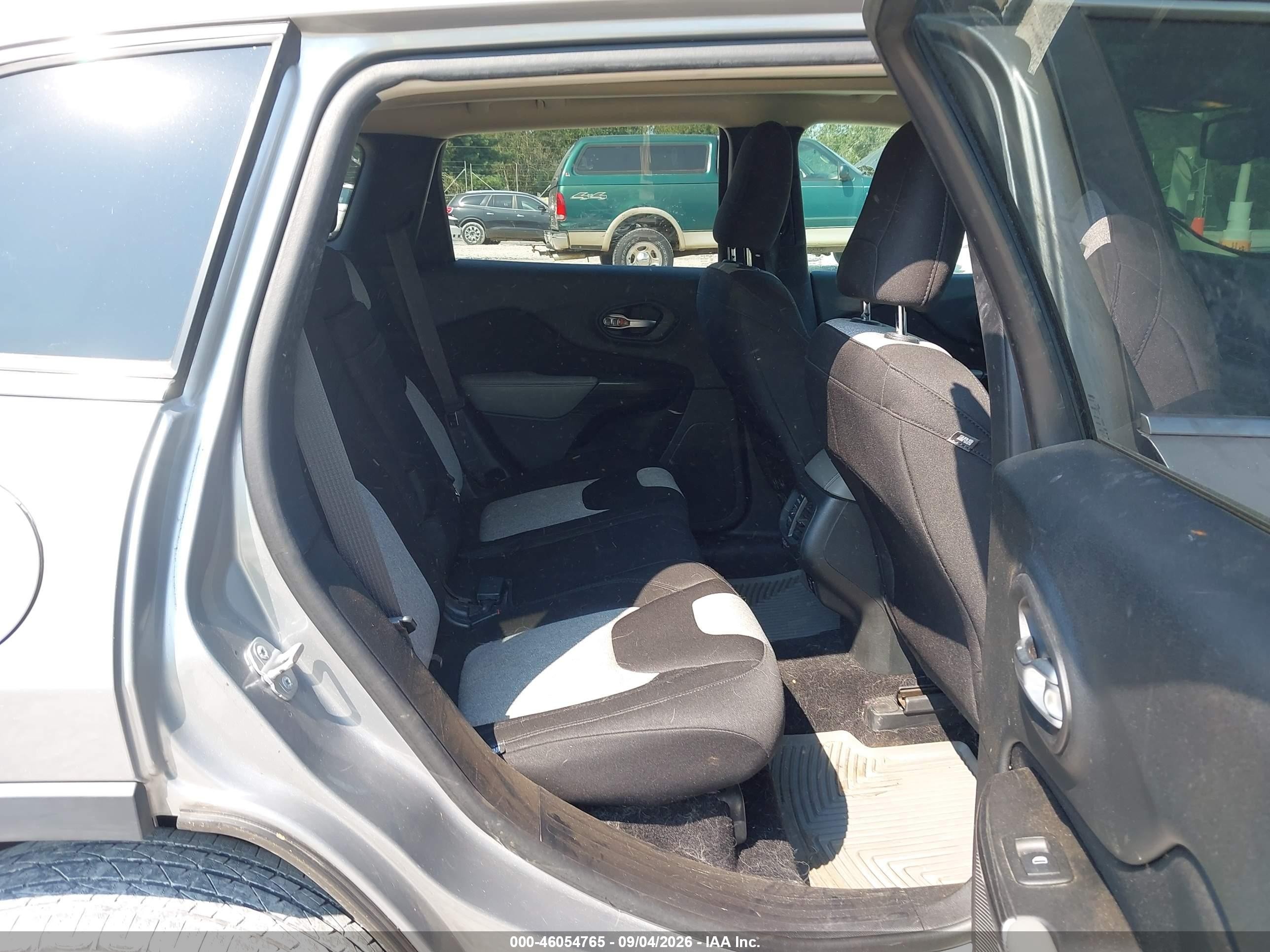 2014 Jeep Cherokee Latitude Gray vin: 1C4PJMCB0EW229850