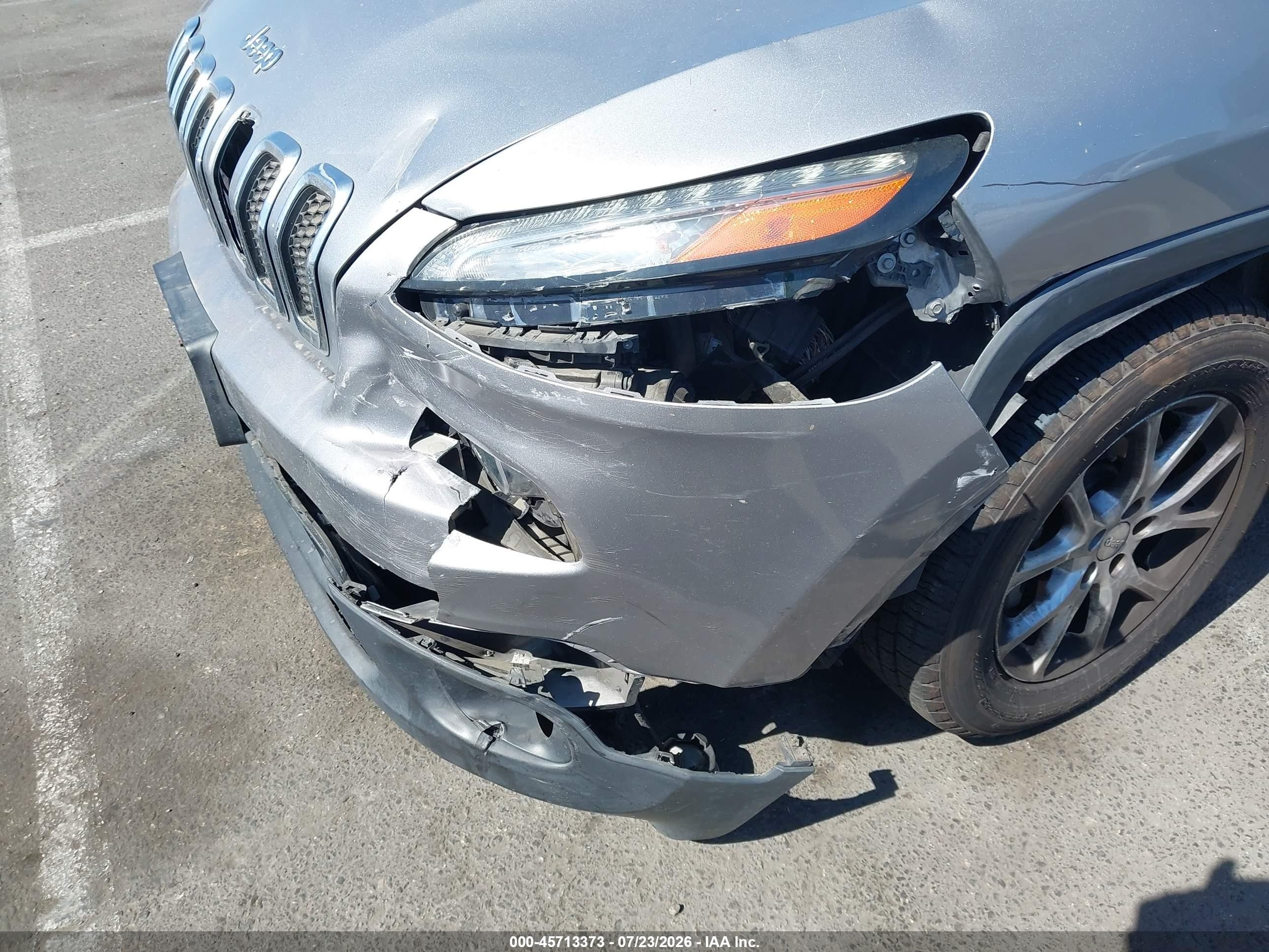2014 Jeep Cherokee Latitude Silver vin: 1C4PJMCB0EW303316