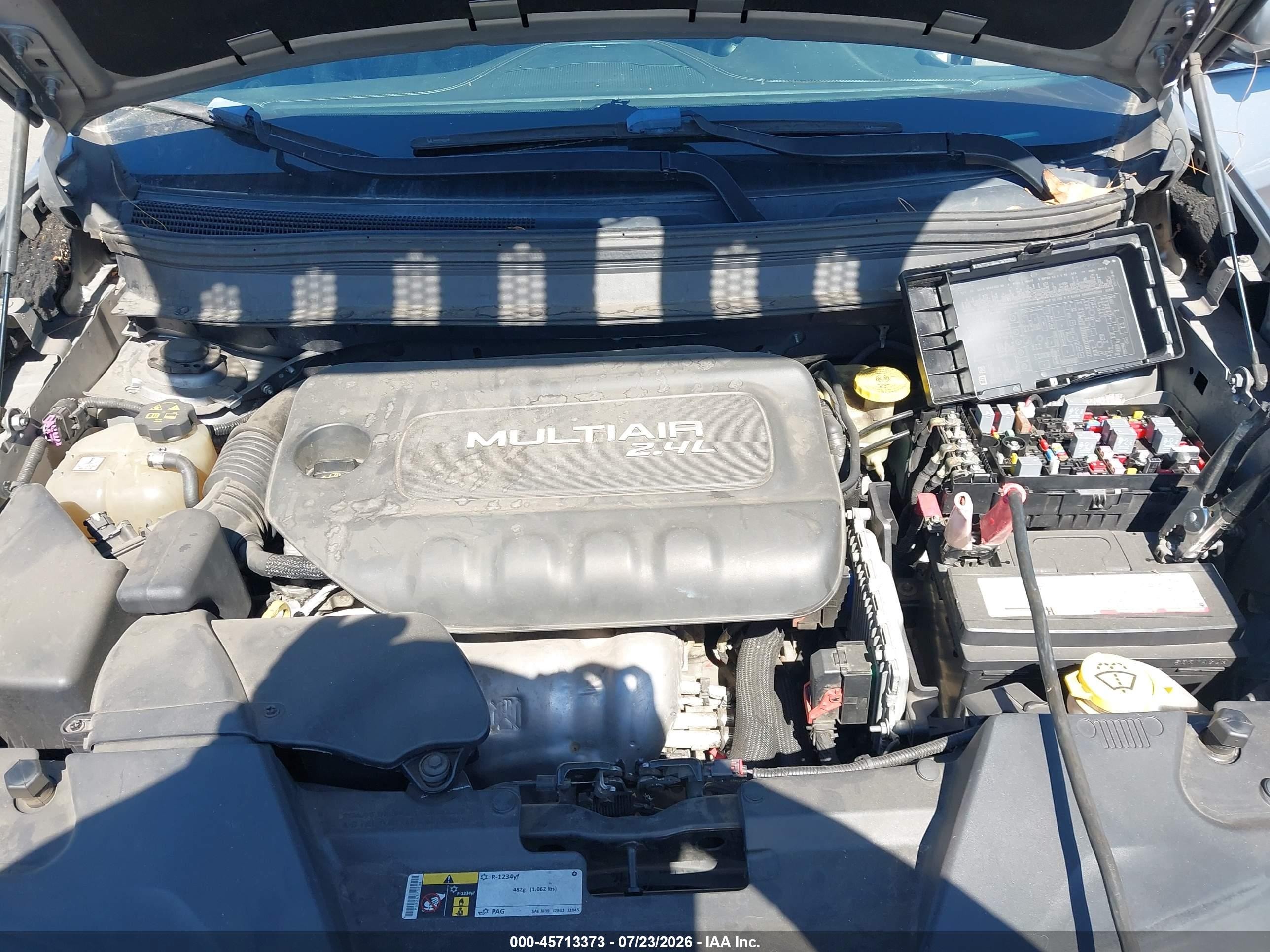 2014 Jeep Cherokee Latitude Silver vin: 1C4PJMCB0EW303316