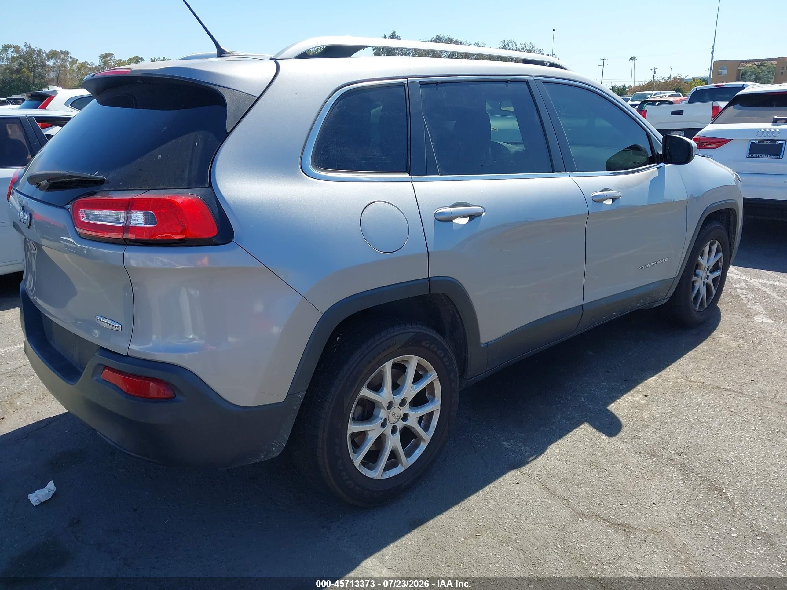 2014 Jeep Cherokee Latitude Silver vin: 1C4PJMCB0EW303316